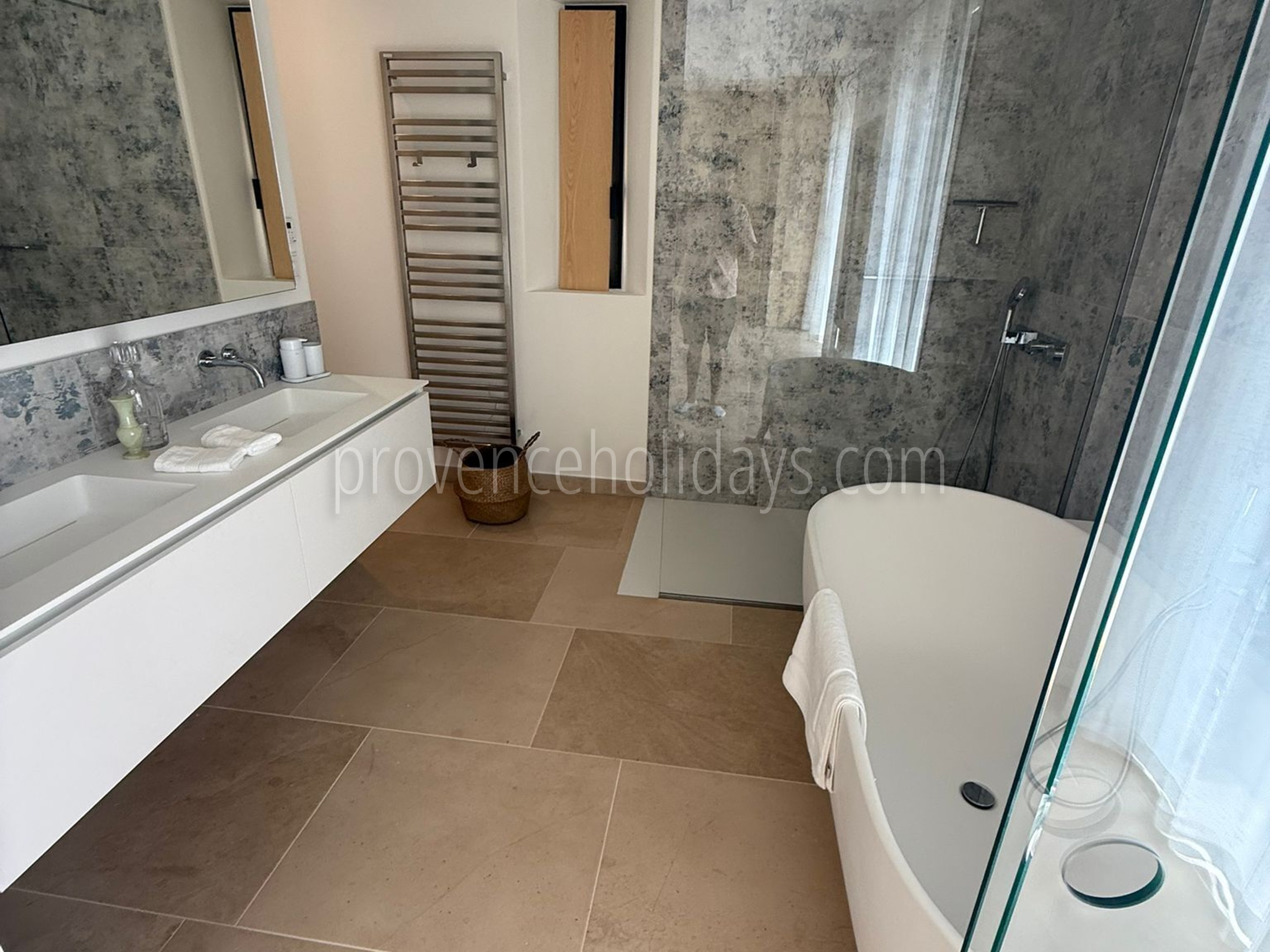 50 - Domaine Altavista: Villa: Bathroom