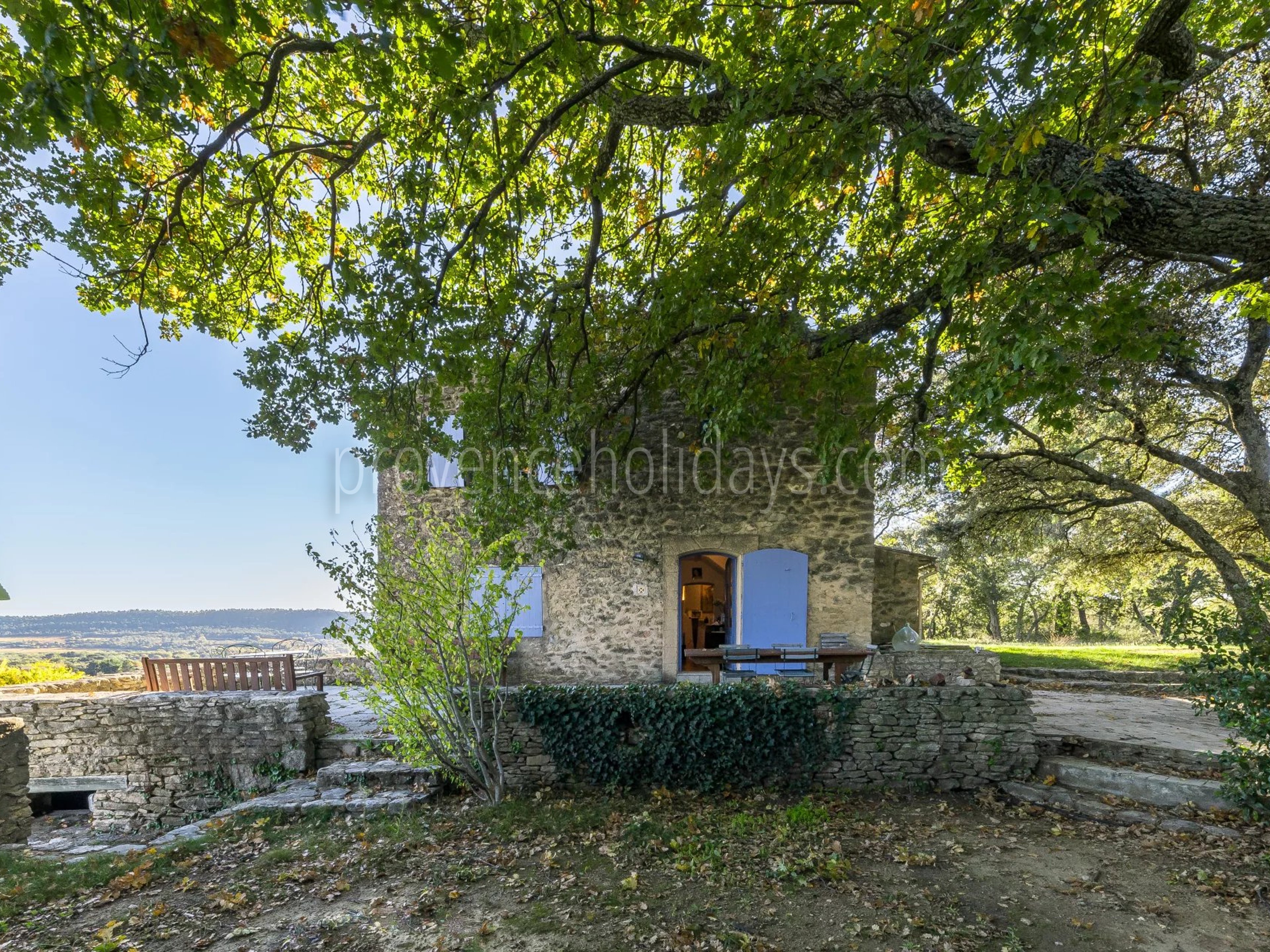 11 - Stone property in Cucuron: Villa: Exterior