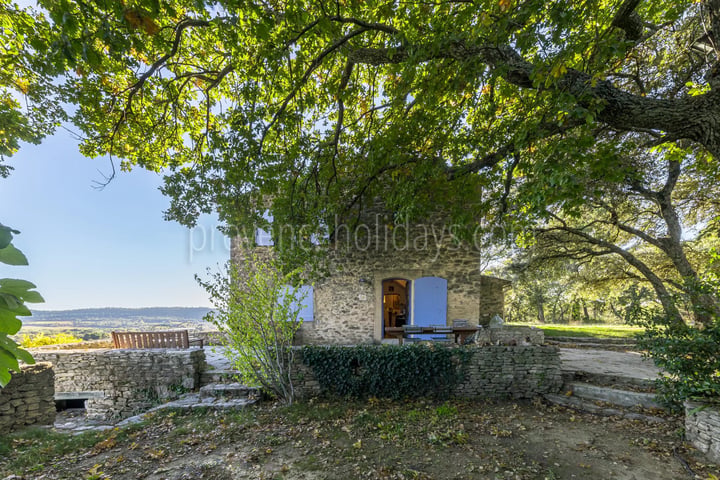 11 - Stone property in Cucuron: Villa: Exterior