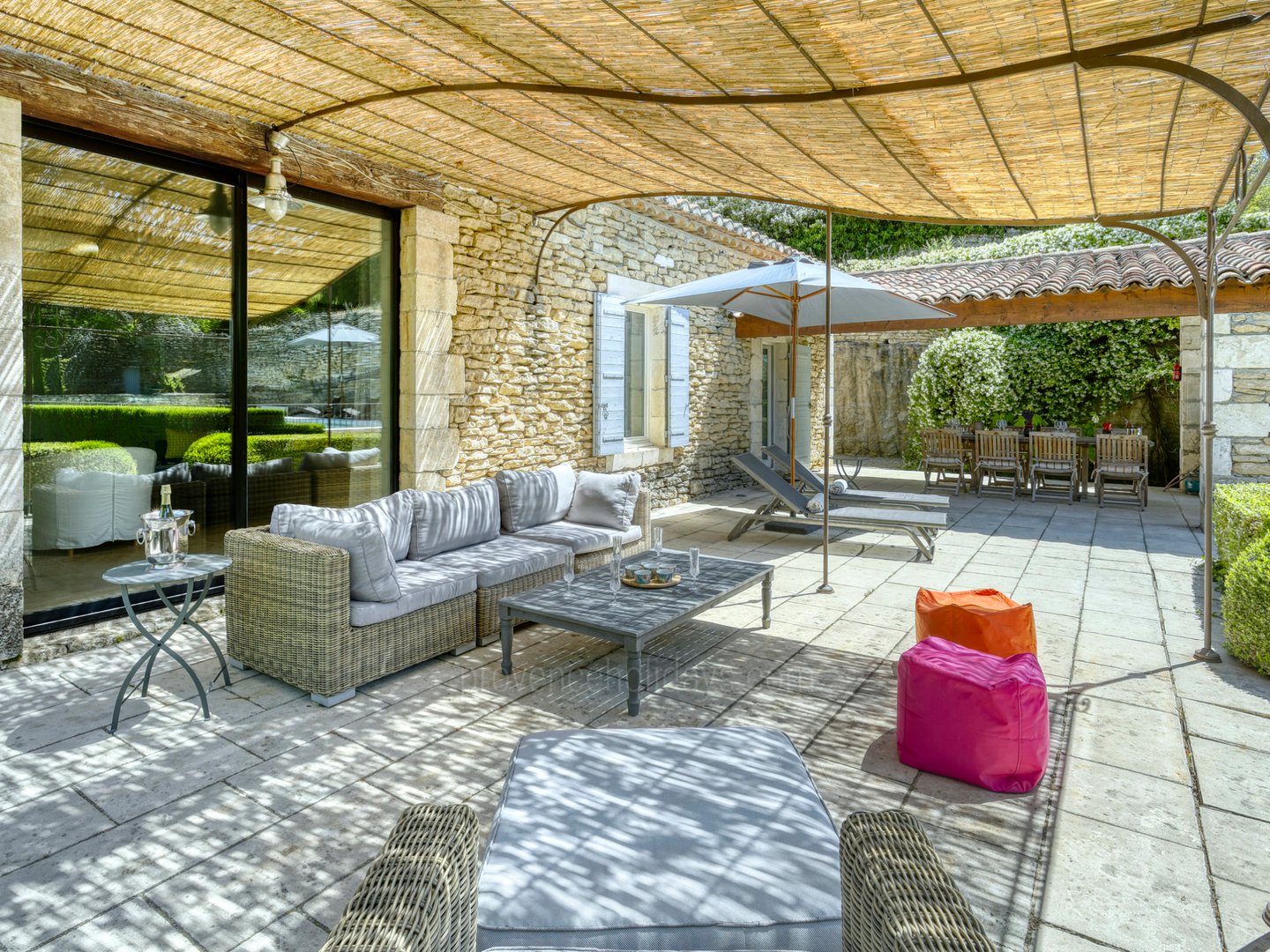 5 - Les Terrasses de Gordes: Villa: Exterior