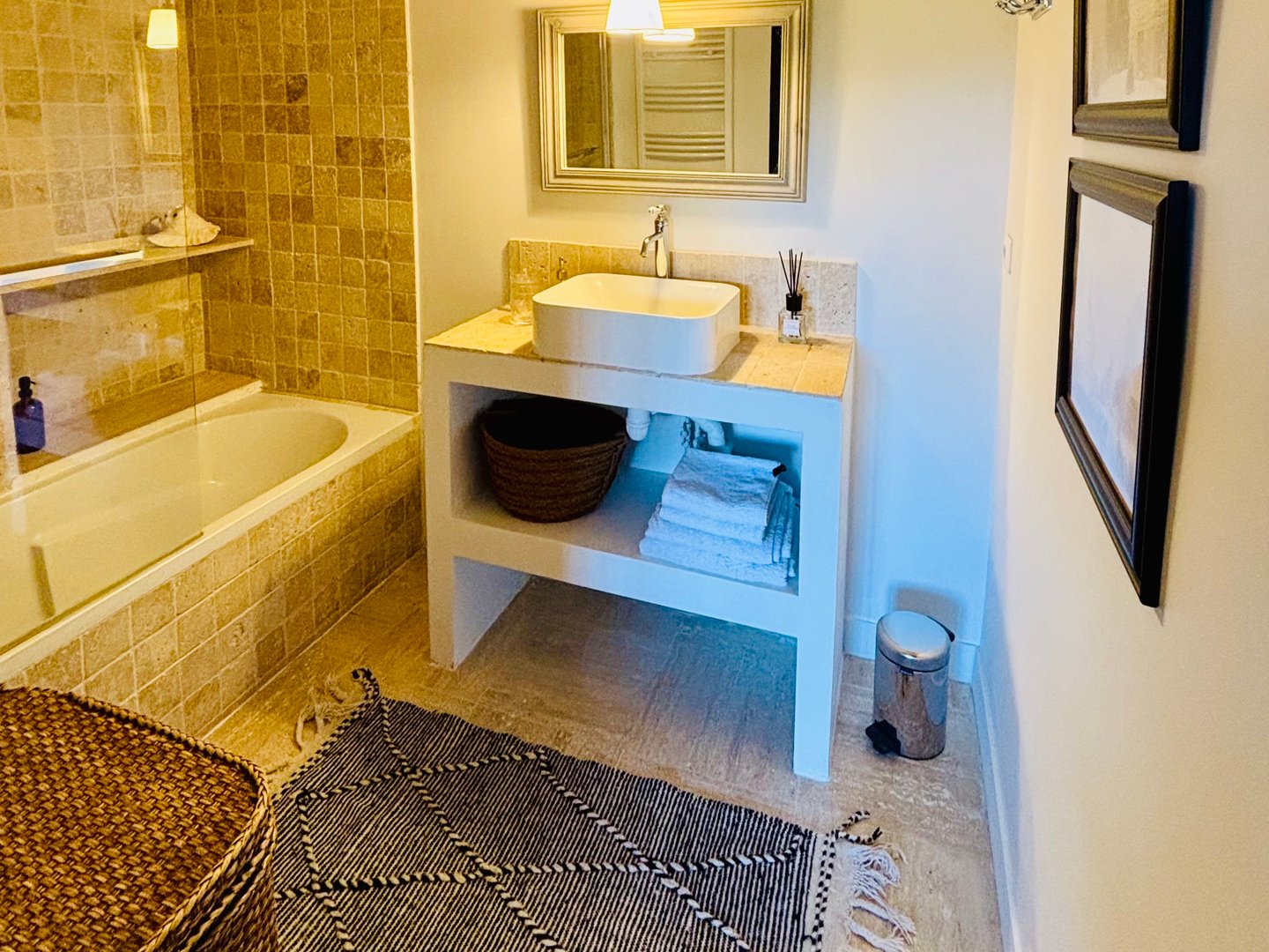 14 - La Maison Ocre: Villa: Bathroom