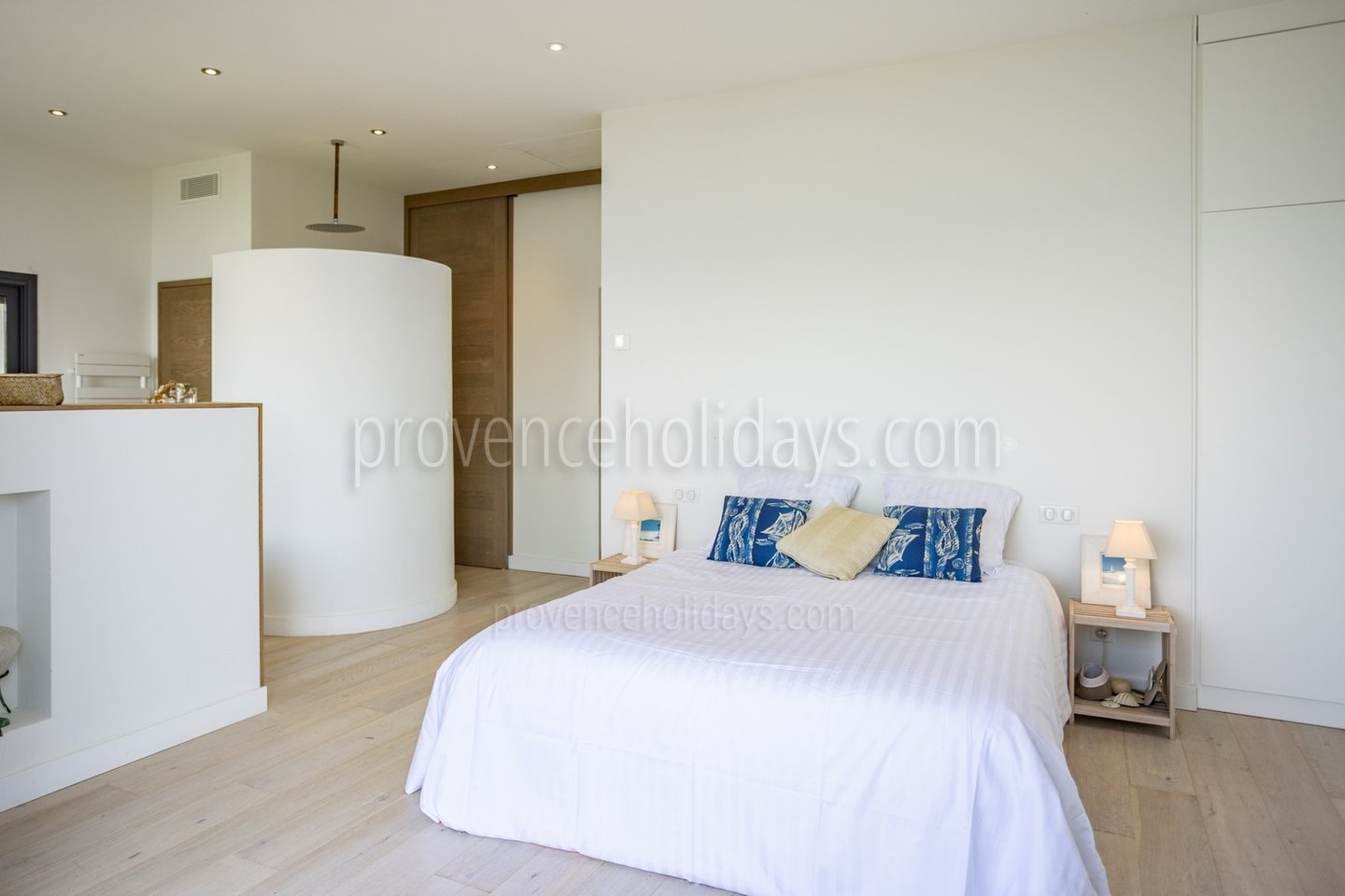 4 - Villa Giens: Villa: Bedroom