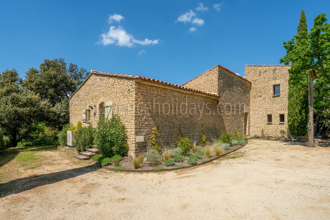 69 - Mas des Chênes Blancs: Villa: Exterior