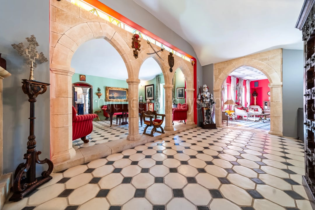 20 - Character estate in Cucuron: Villa: Interior