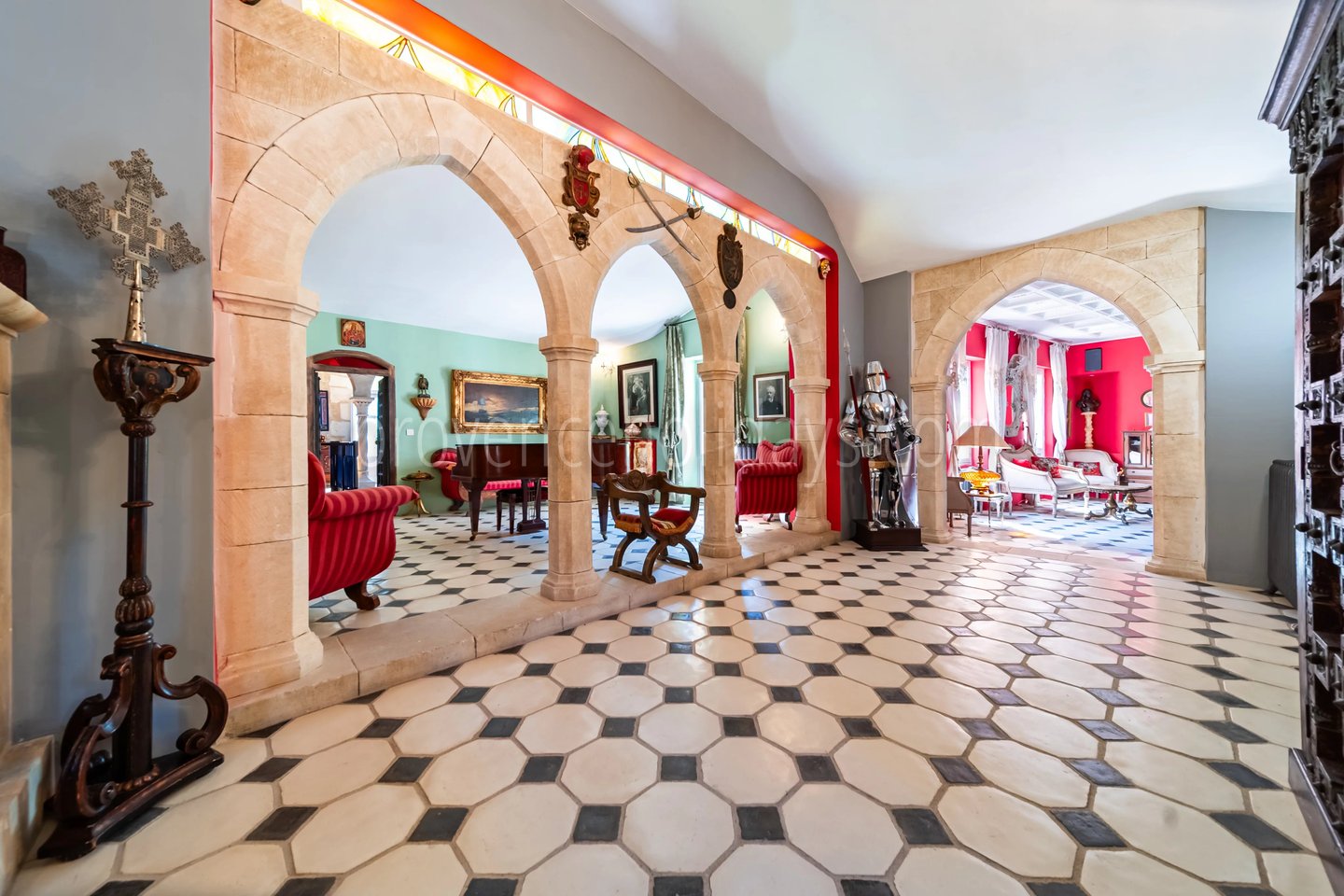 20 - Character estate in Cucuron: Villa: Interior