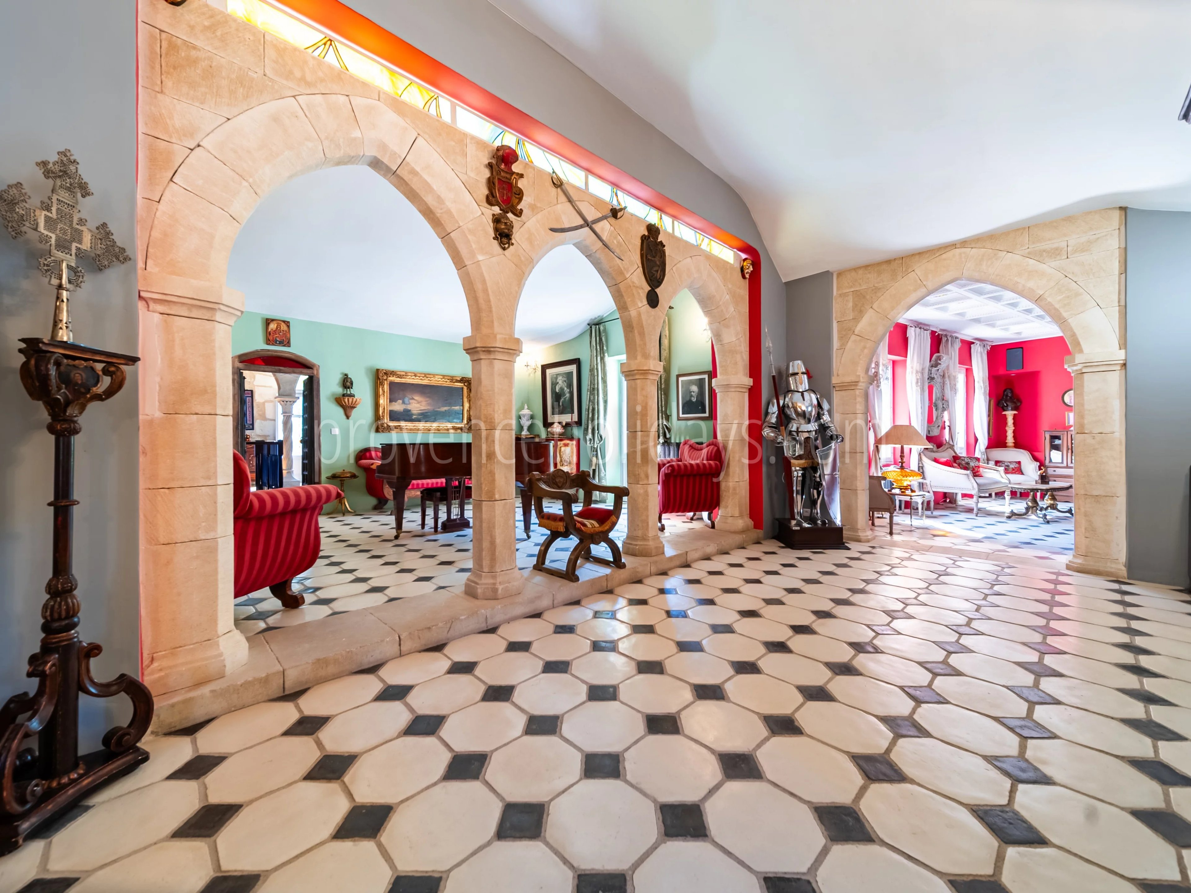 20 - Character estate in Cucuron: Villa: Interior