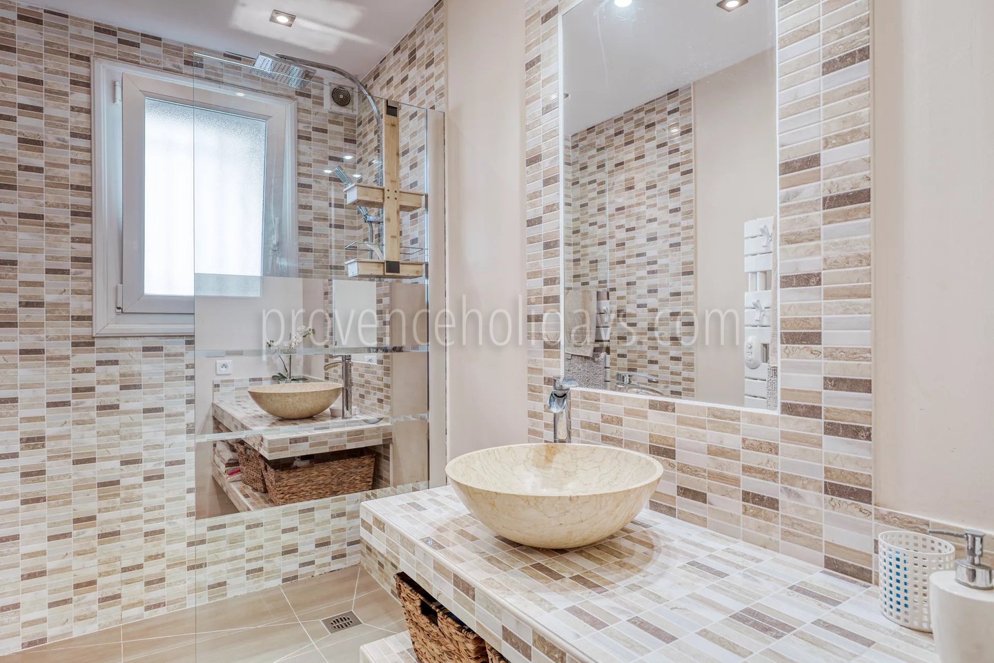 8 - Villa met gastenverblijf in Grimaud: Villa: Bathroom