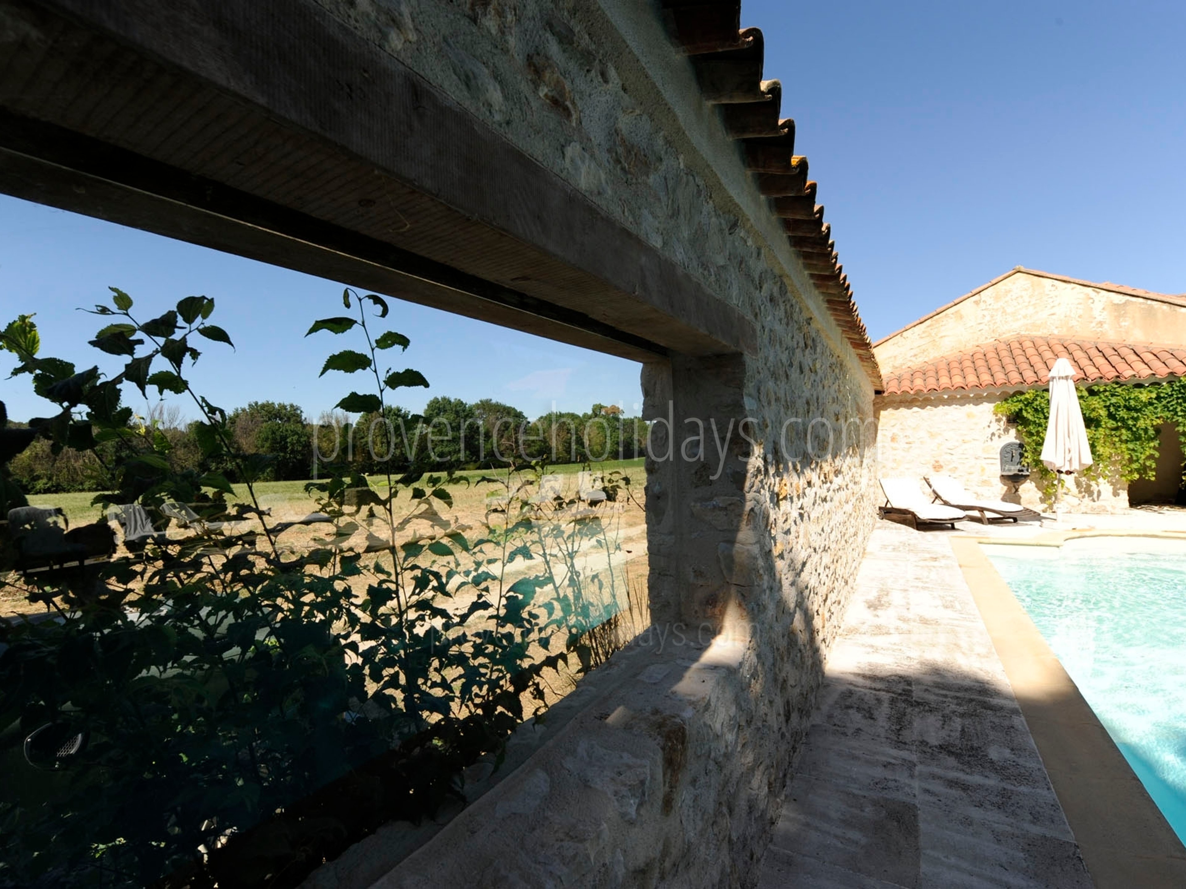 18 - Mas Lambesc: Villa: Exterior
