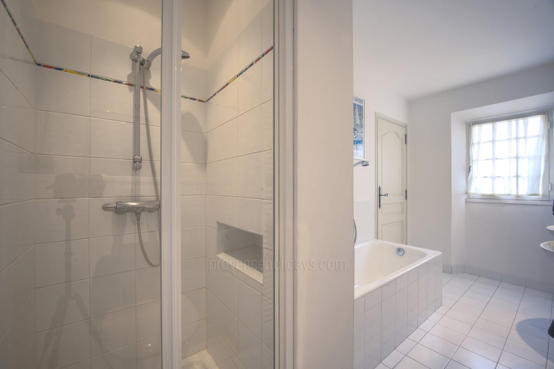 25 - Le Dolmen du Midi: Villa: Bathroom