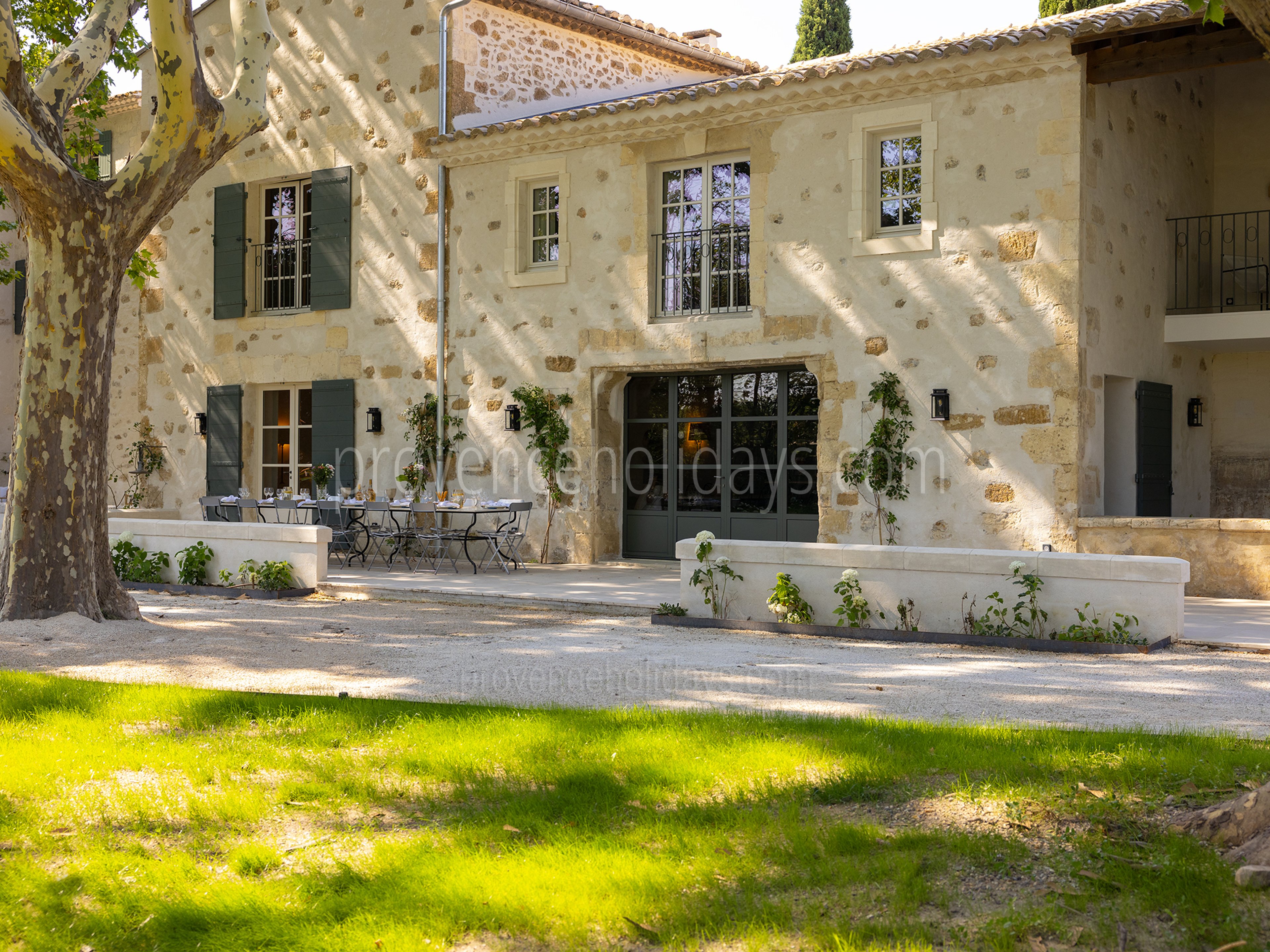 34 - Bastide Mouriès: Villa: Exterior