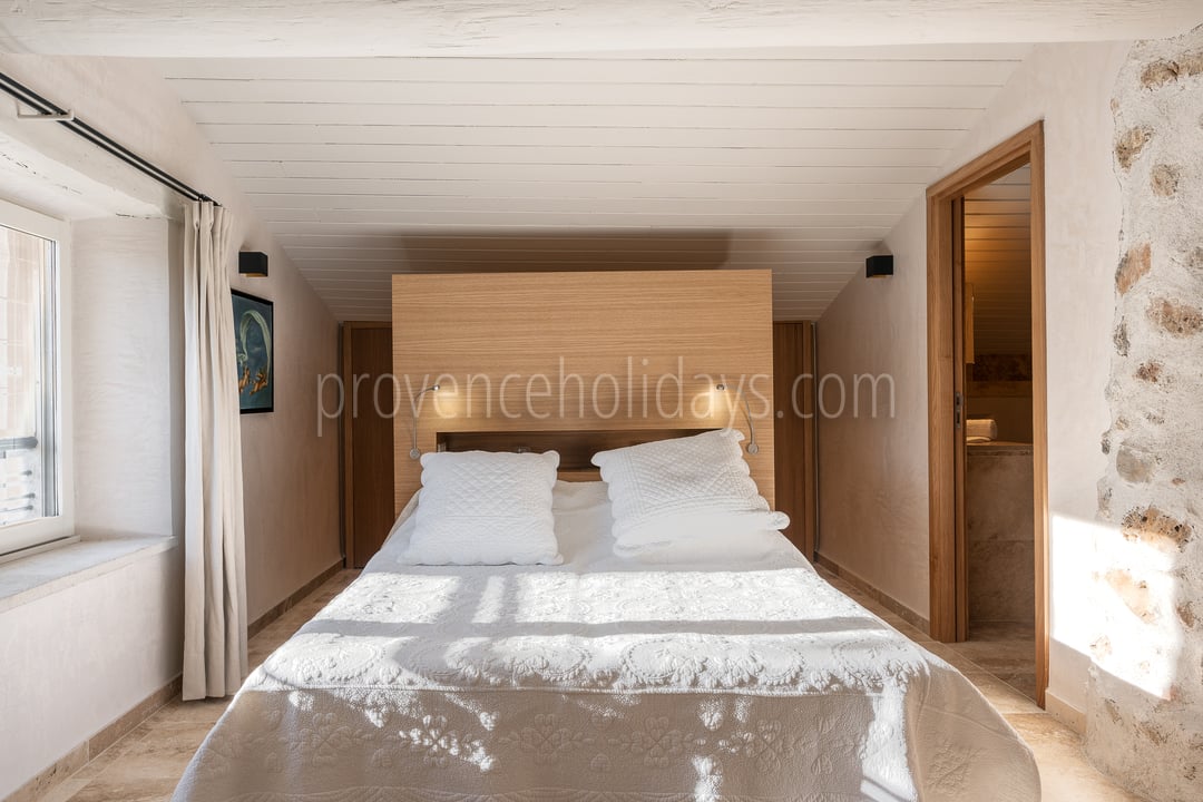 12 - Domaine Three Lakes: Villa: Bedroom