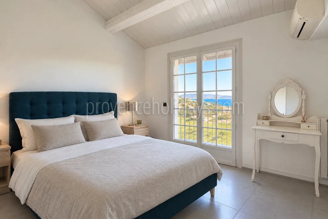 11 - Villa mit Meerblick in Cavalaire-sur-Mer: Villa: Bedroom