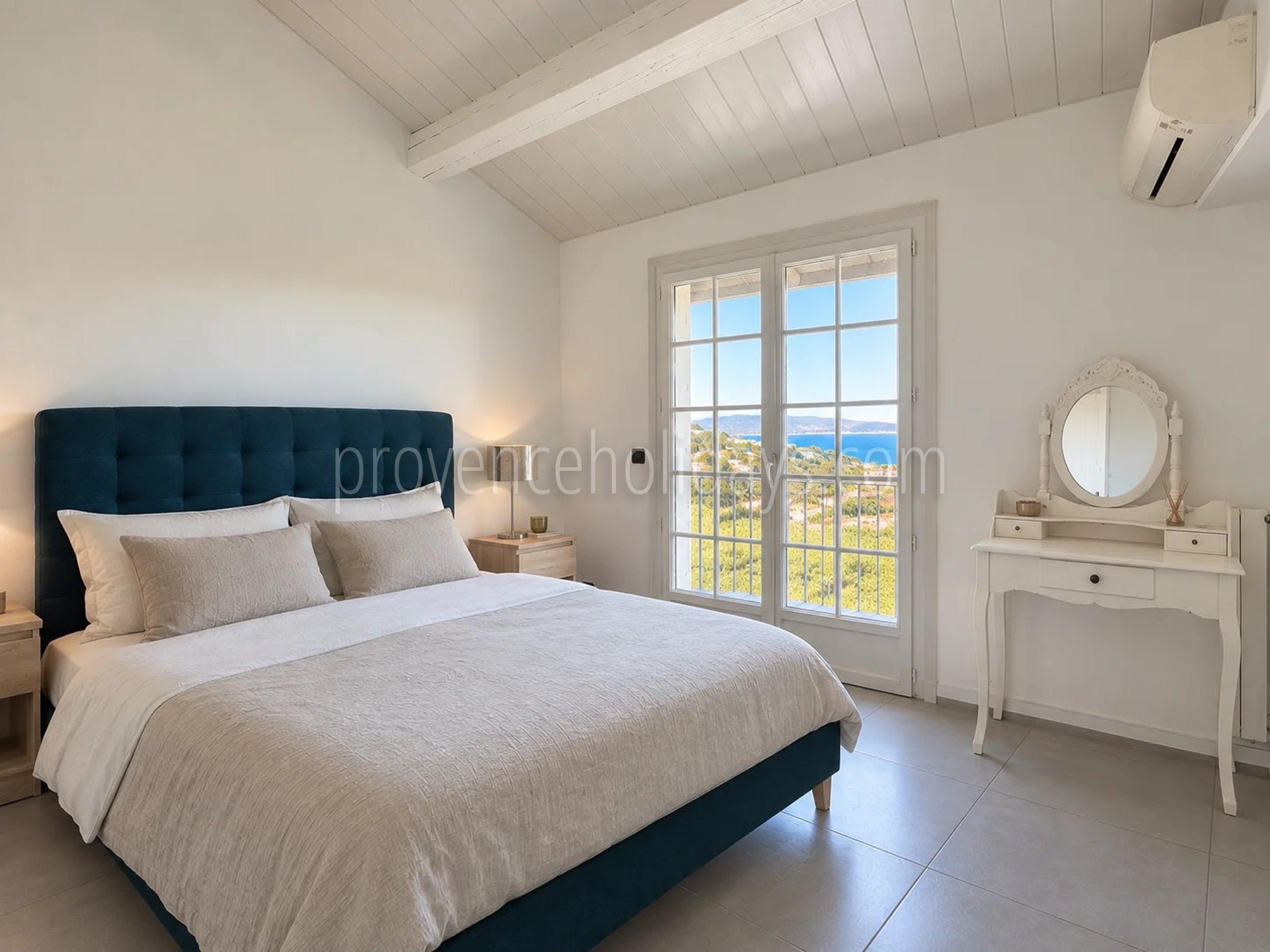 11 - Villa mit Meerblick in Cavalaire-sur-Mer: Villa: Bedroom