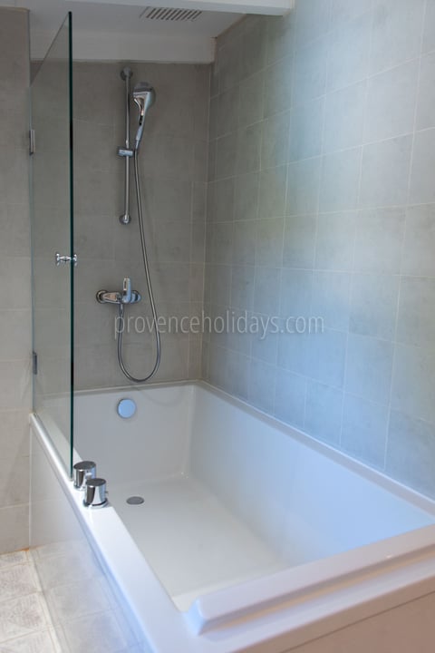 68 - Mas Mouriès: Villa: Bathroom