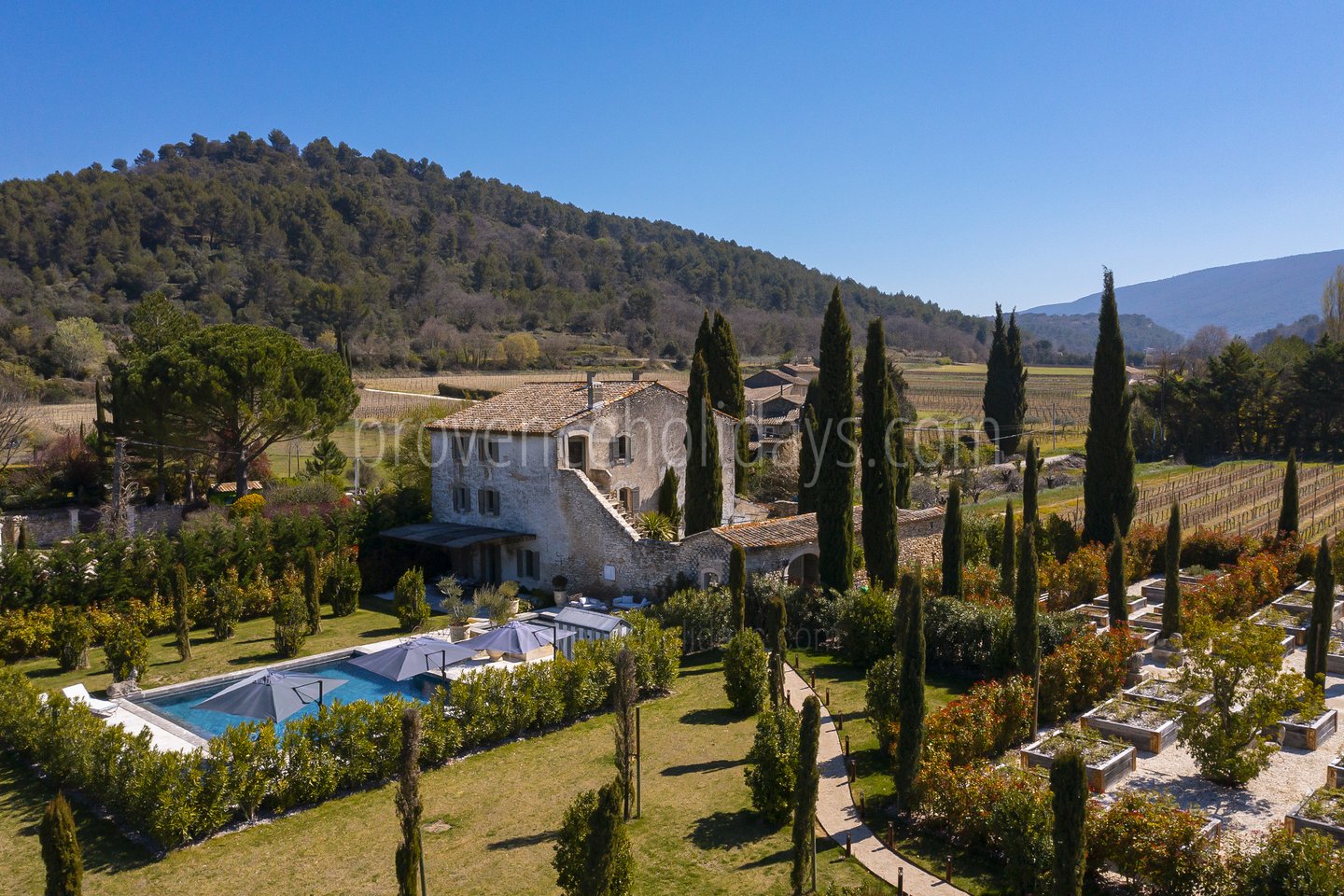 1 - Le Mas des Cyprès: Villa: Exterior