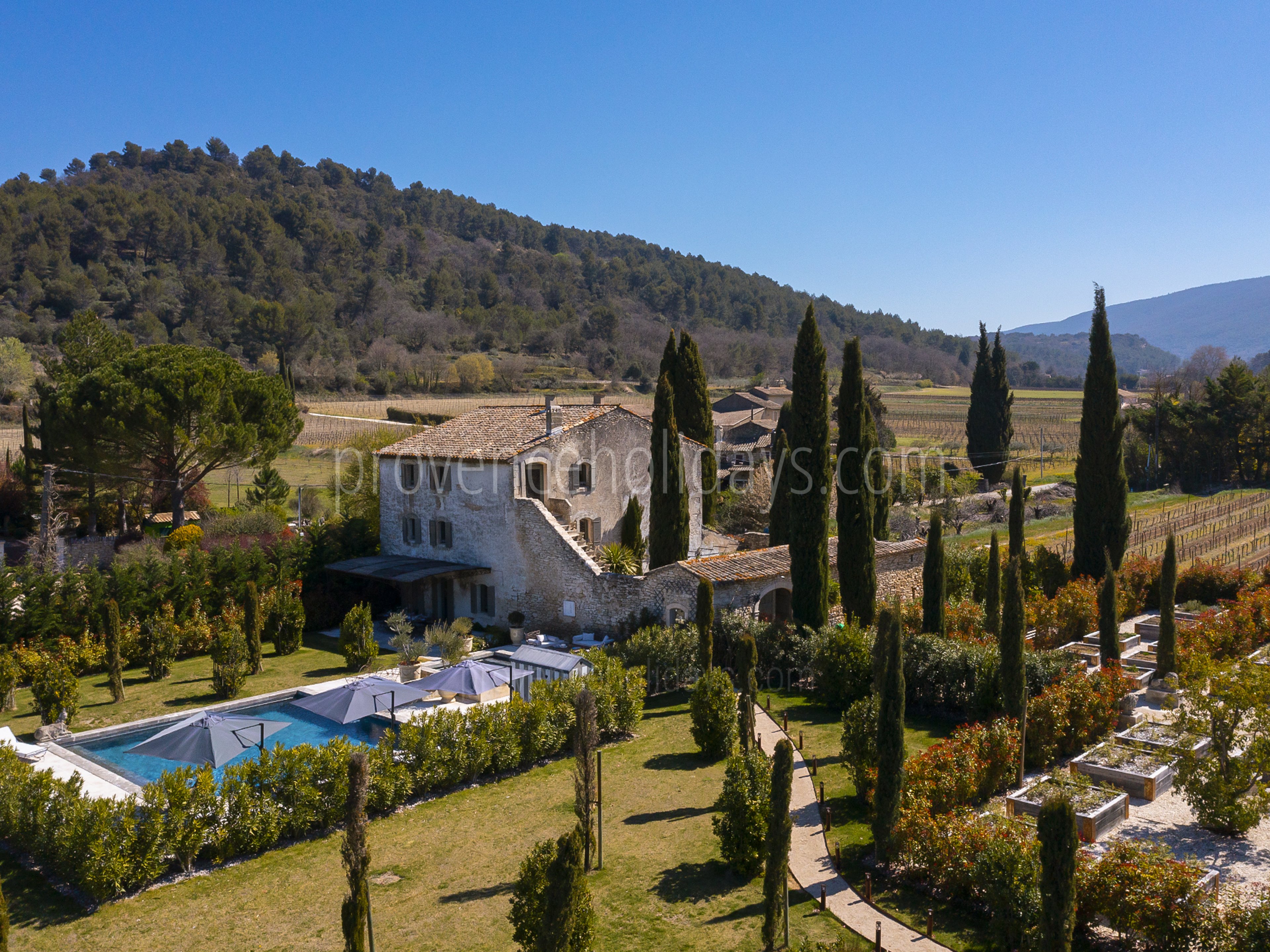 1 - Le Mas des Cyprès: Villa: Exterior