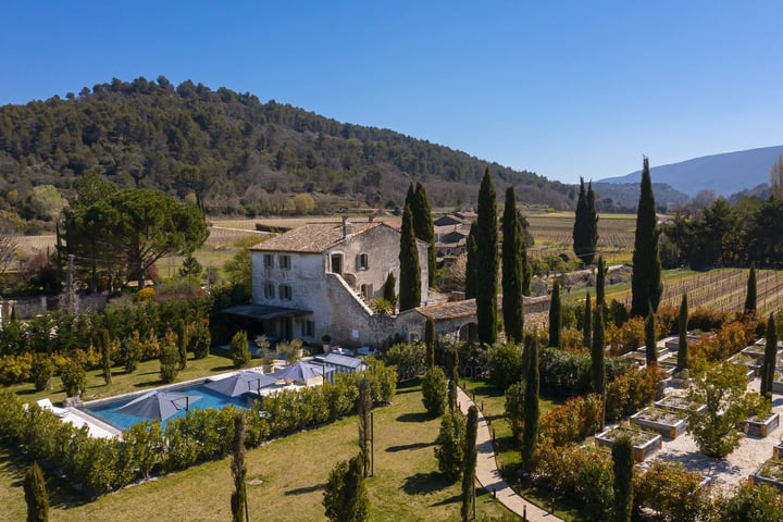 Schönes Bauernhaus mit beheiztem Pool in Ménerbes