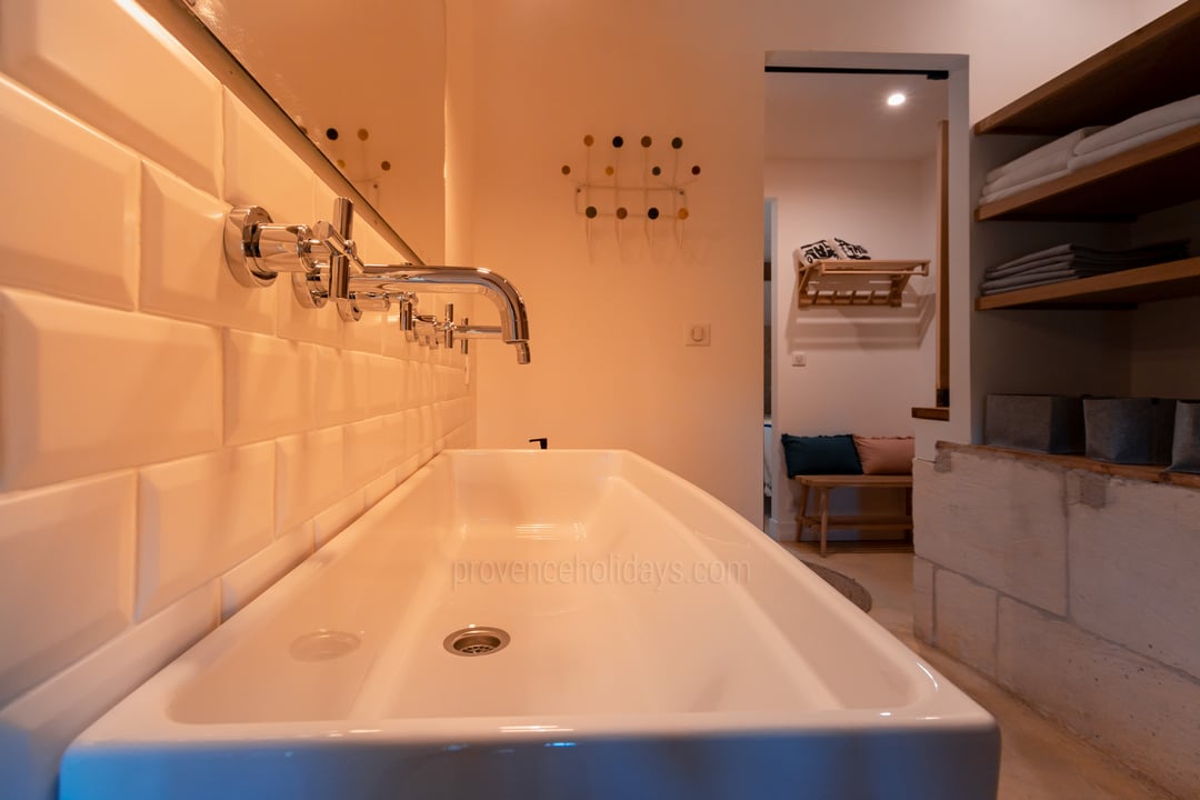 70 - Mas des Pommiers: Villa: Bathroom