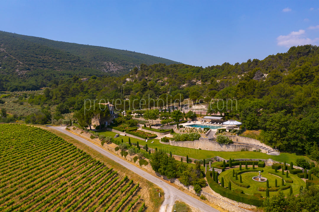 22 - La Roseraie: Villa: Exterior