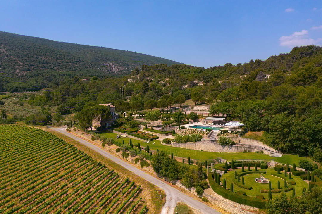 22 - La Roseraie: Villa: Exterior