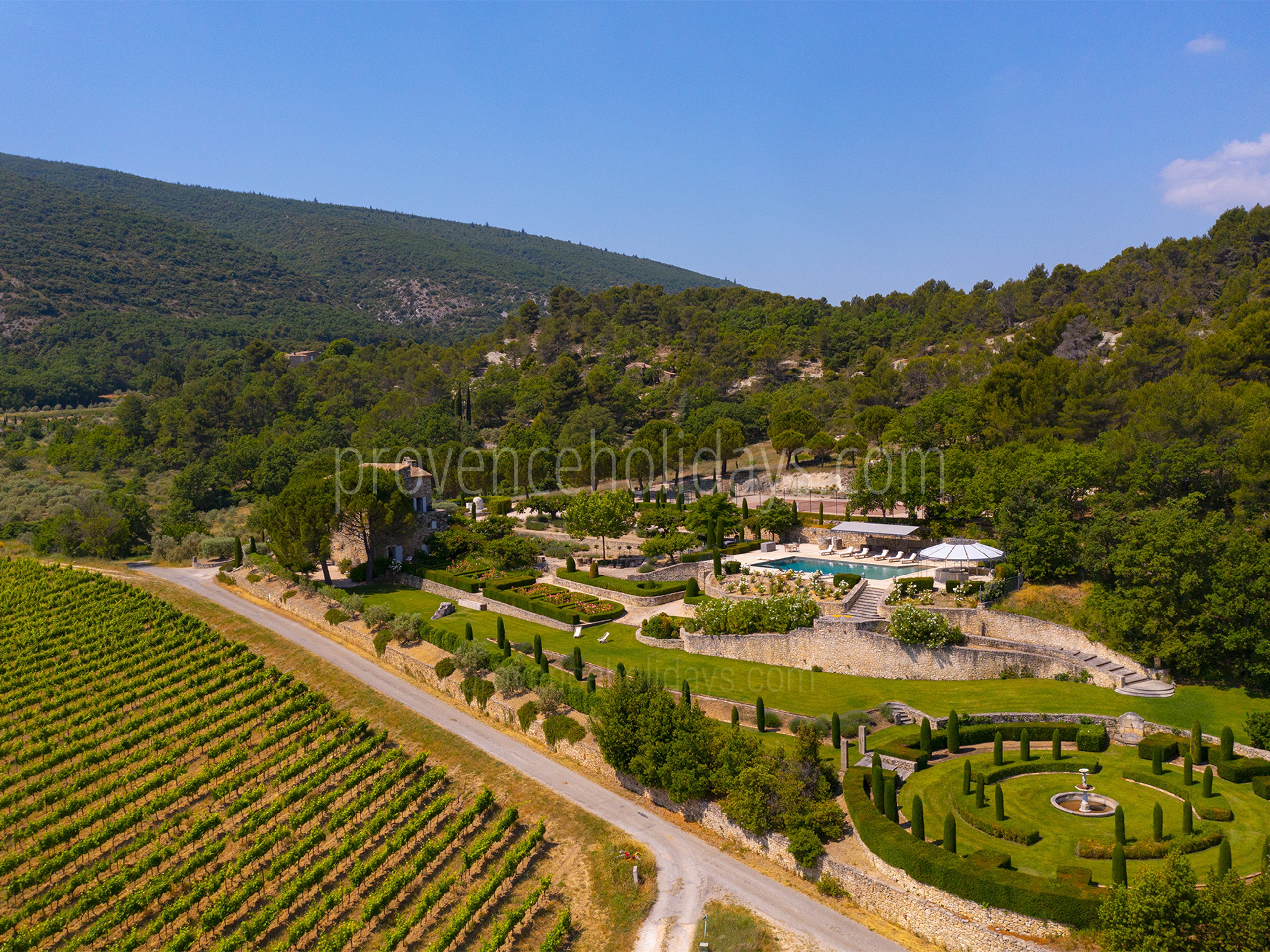 22 - La Roseraie: Villa: Exterior