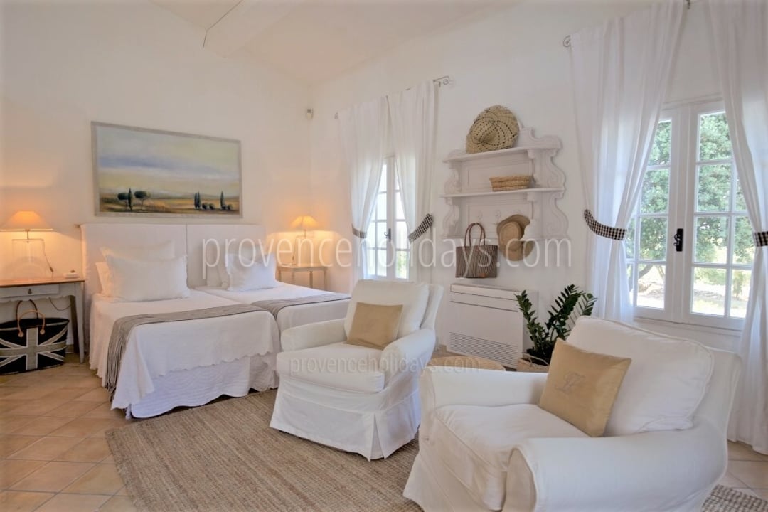 44 - Mas de Gordes: Villa: Bedroom