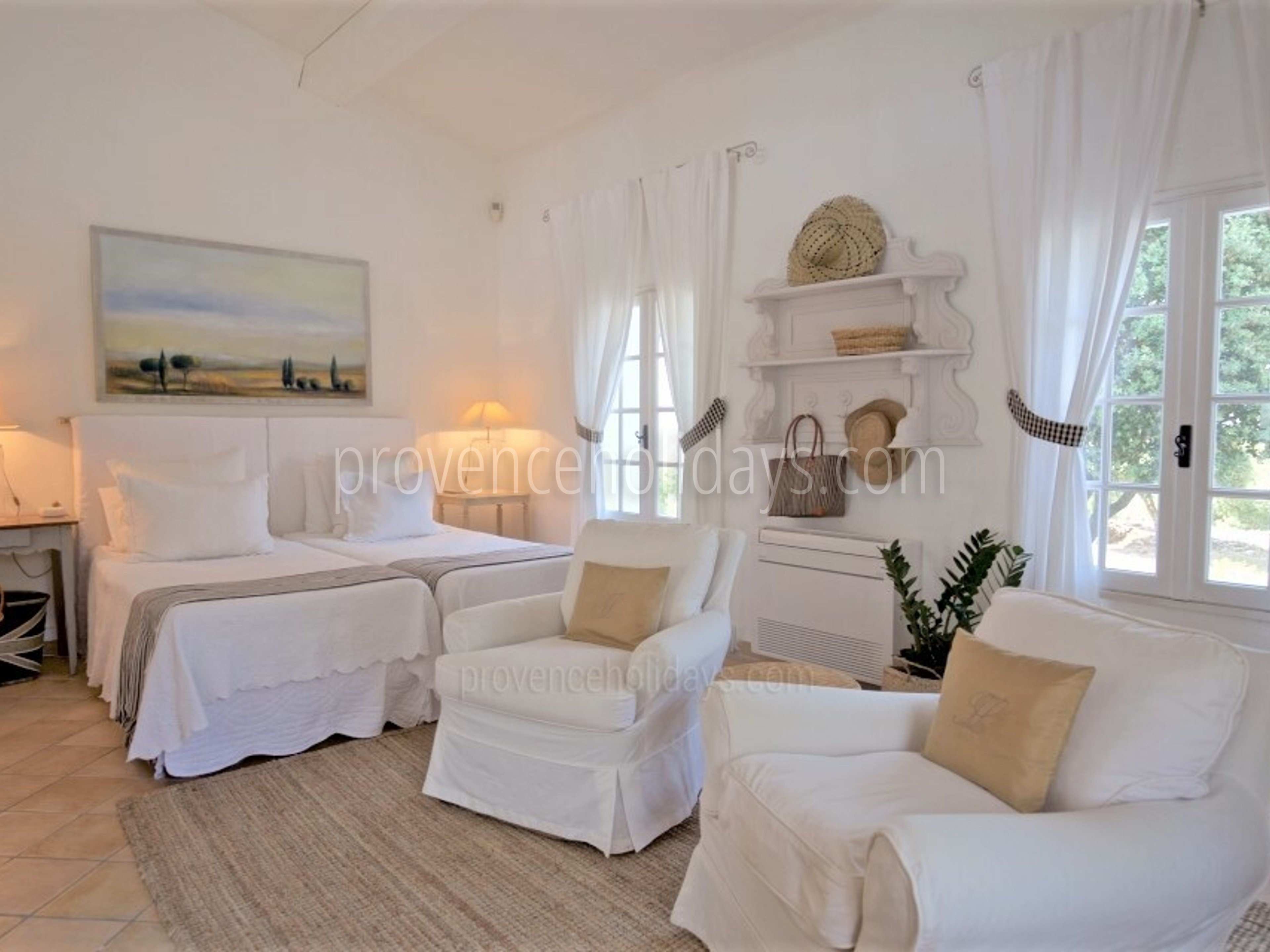 44 - Mas de Gordes: Villa: Bedroom