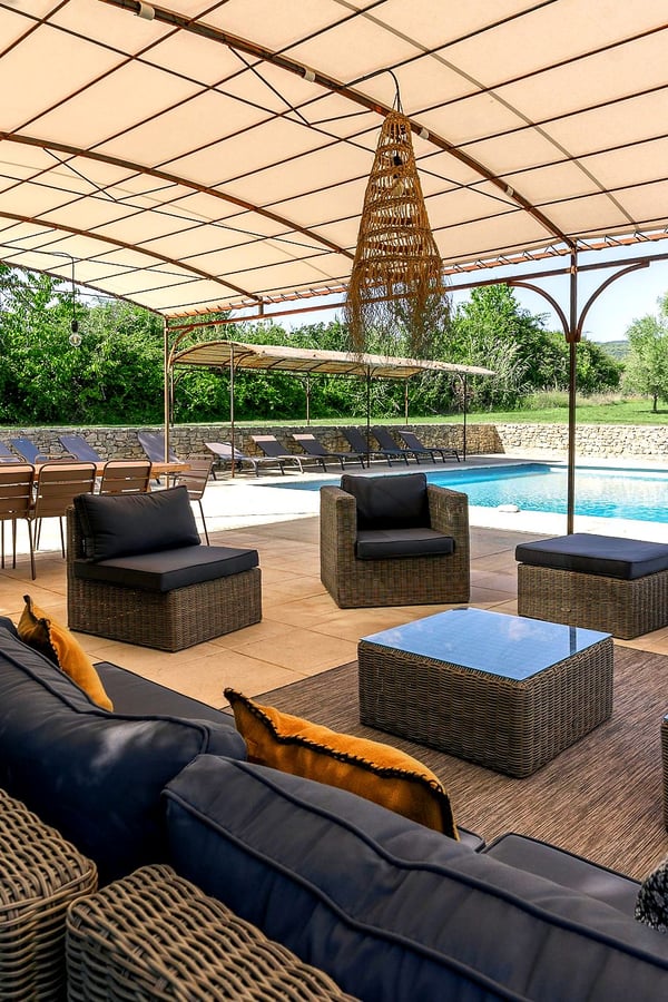 villa seating area