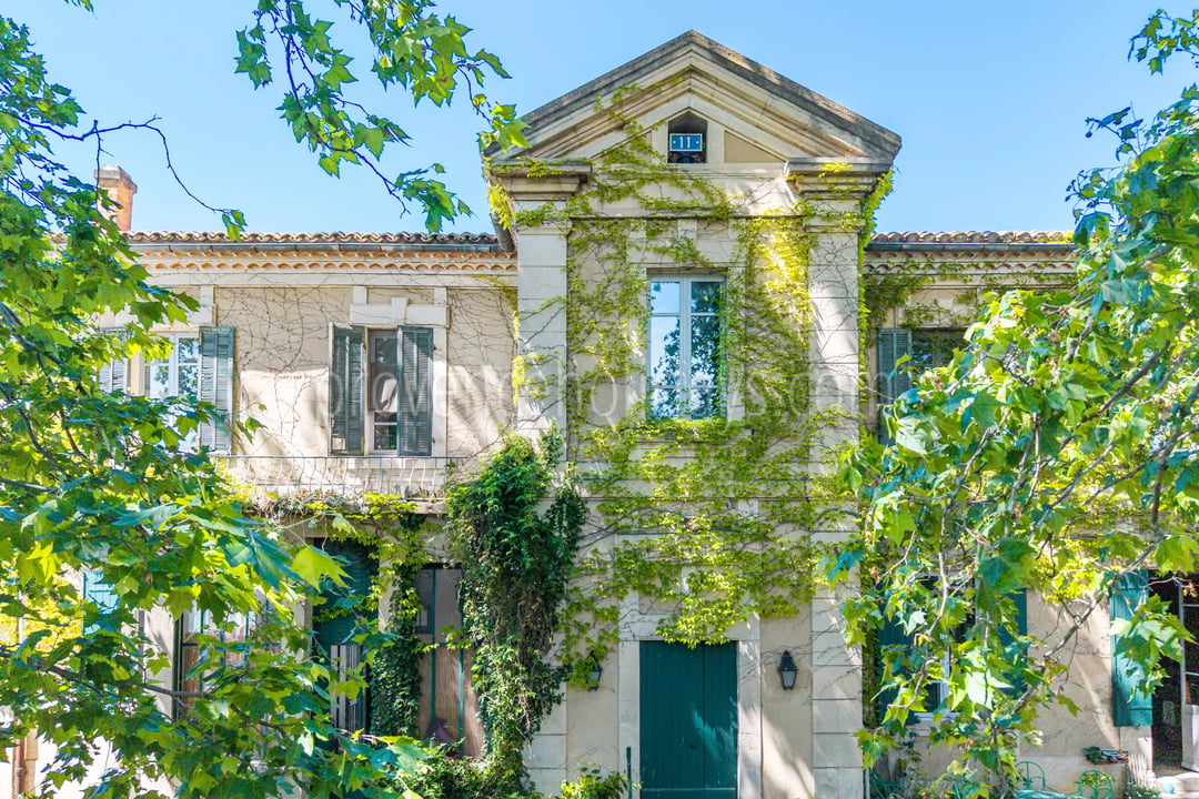 10 - Bourgeois residence in L\'Isle-sur-la-Sorgue: Villa: Exterior