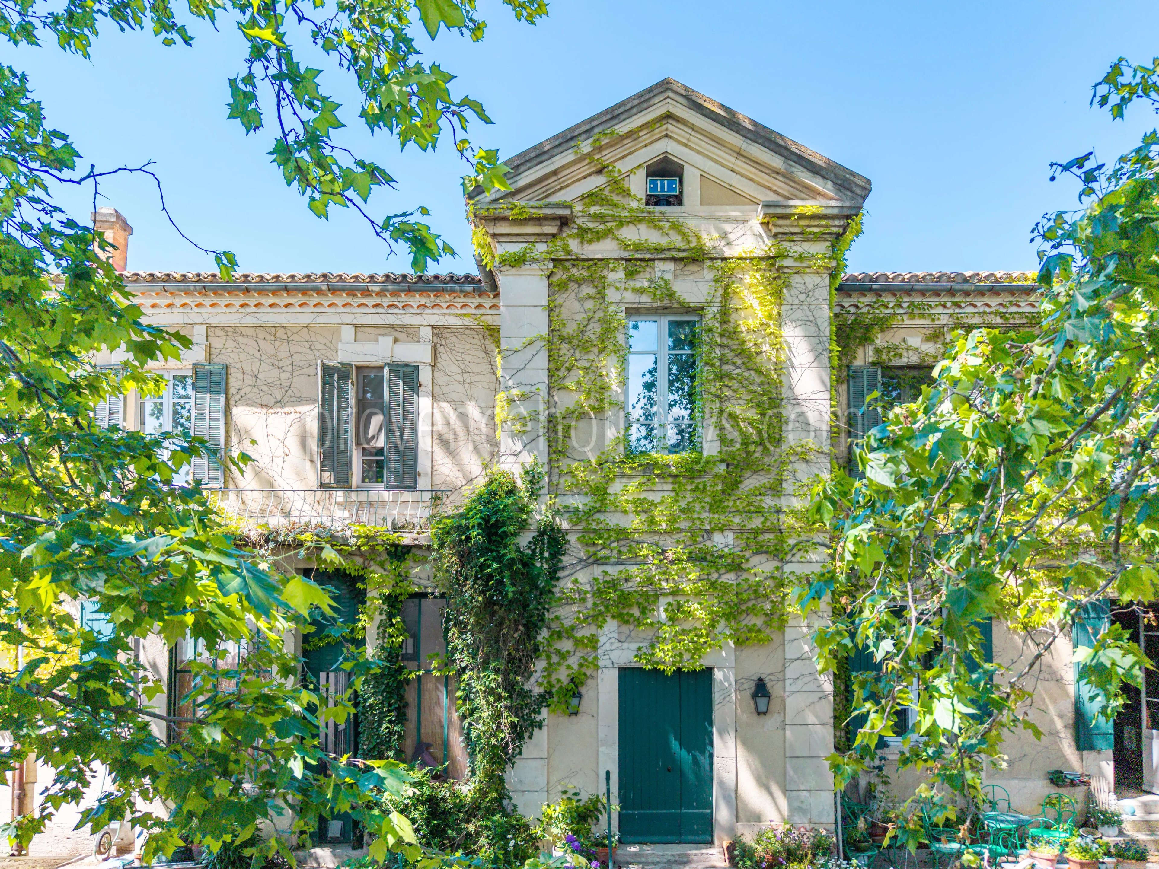 10 - Bourgeois residence in L\'Isle-sur-la-Sorgue: Villa: Exterior