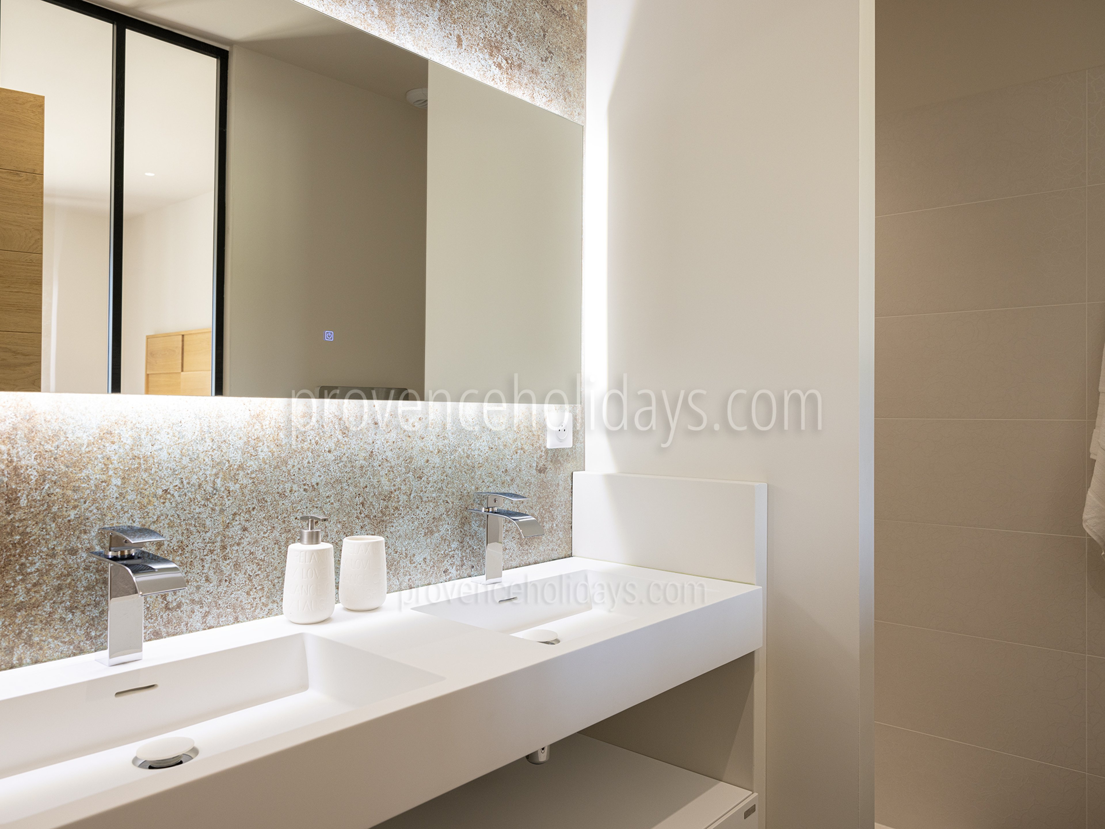 24 - Mas Estelle: Villa: Bathroom
