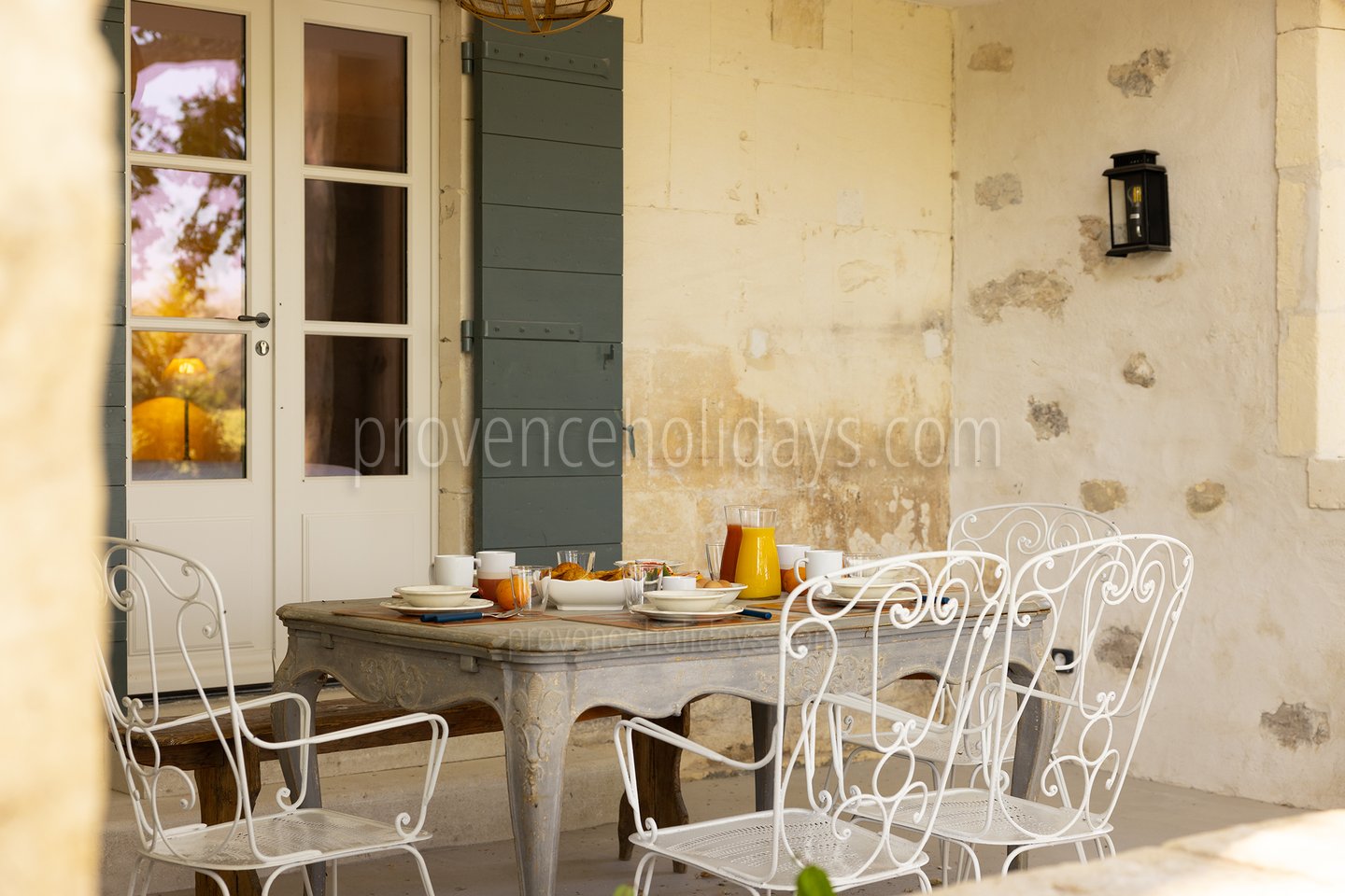 37 - Bastide Mouriès: Villa: Exterior
