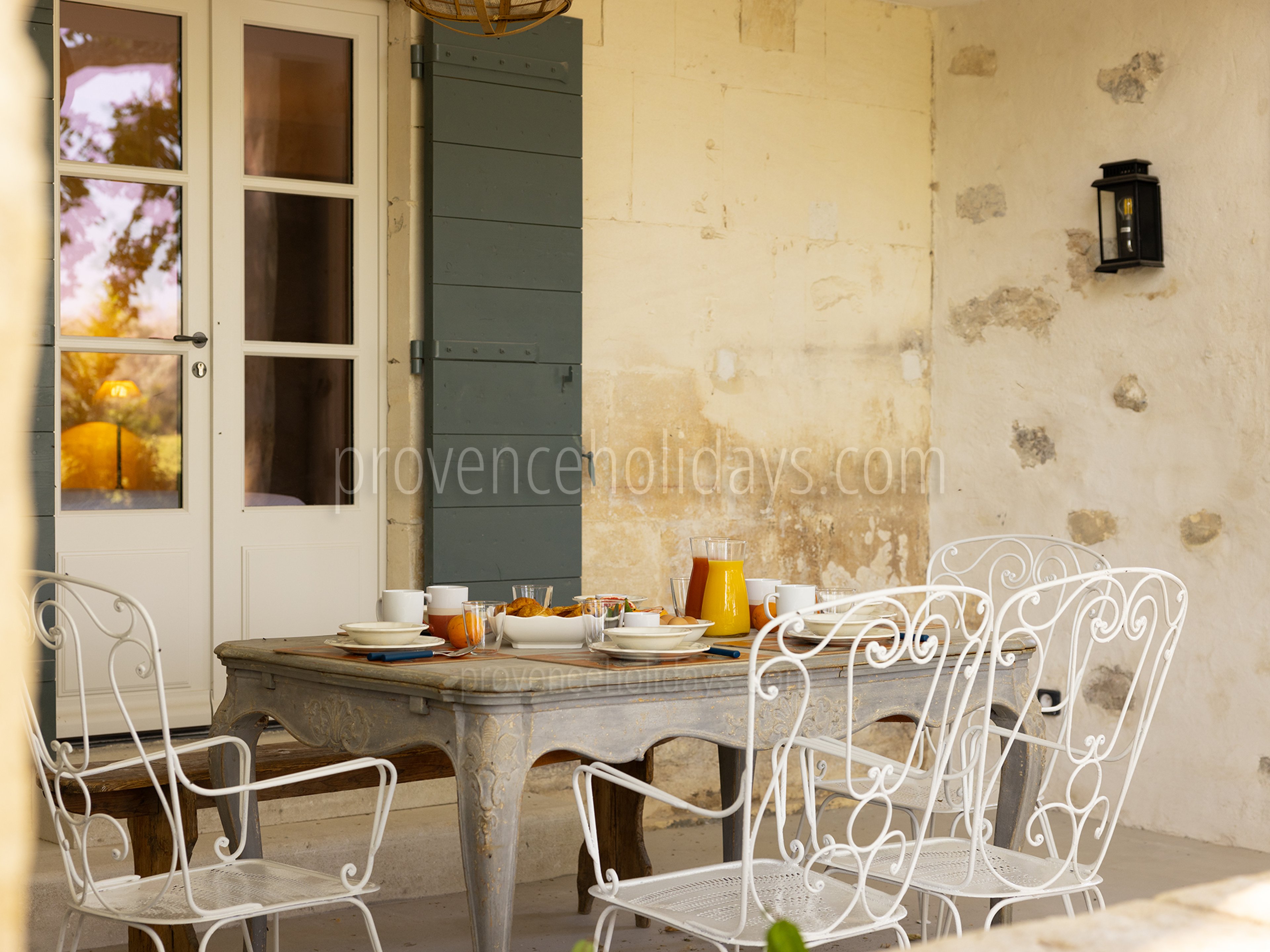 37 - Bastide Mouriès: Villa: Exterior