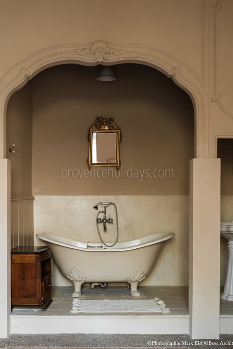 36 - La Bastide du Millénaire: Villa: Bathroom