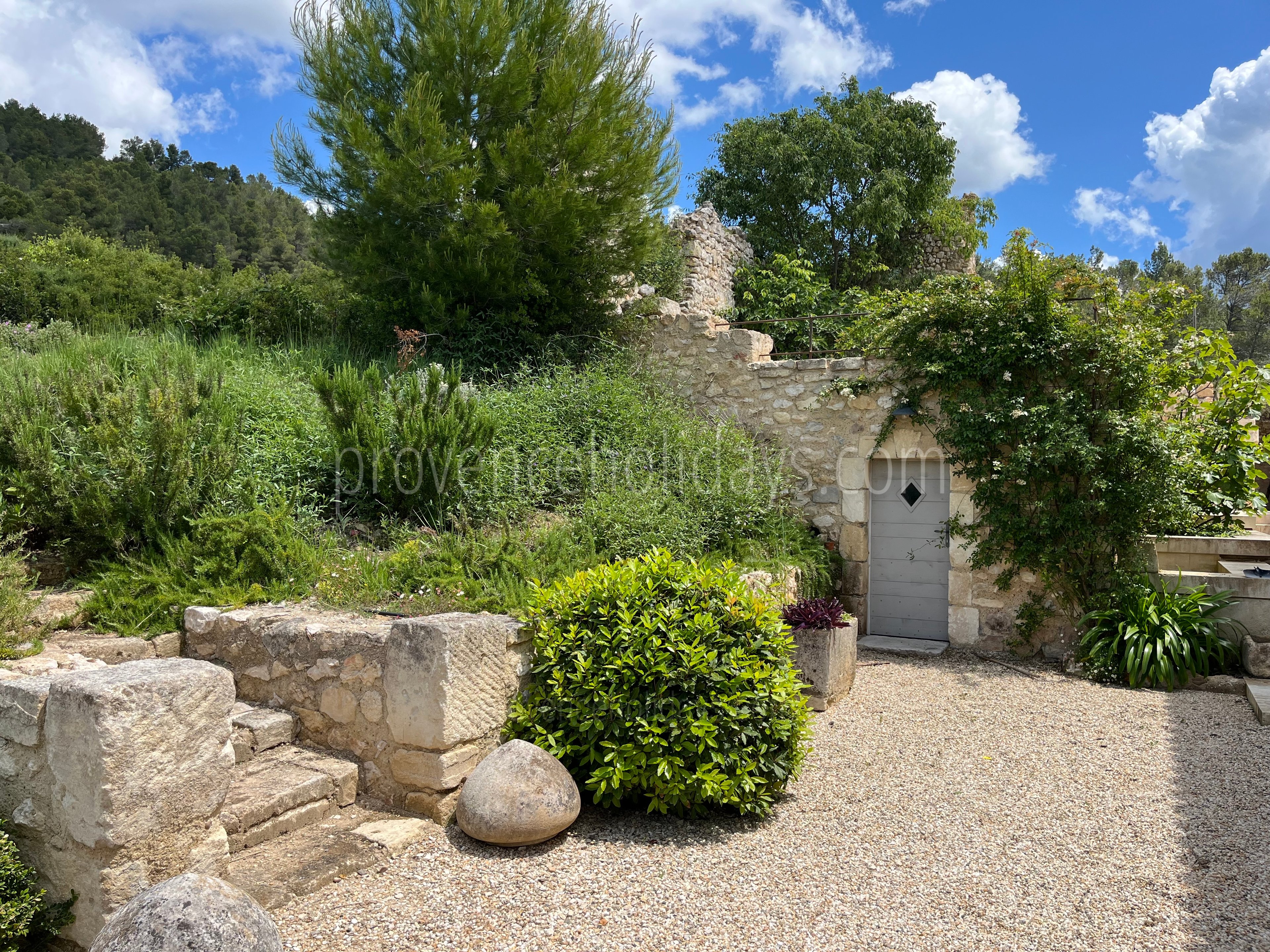 56 - Mas des Baux: Villa: Exterior