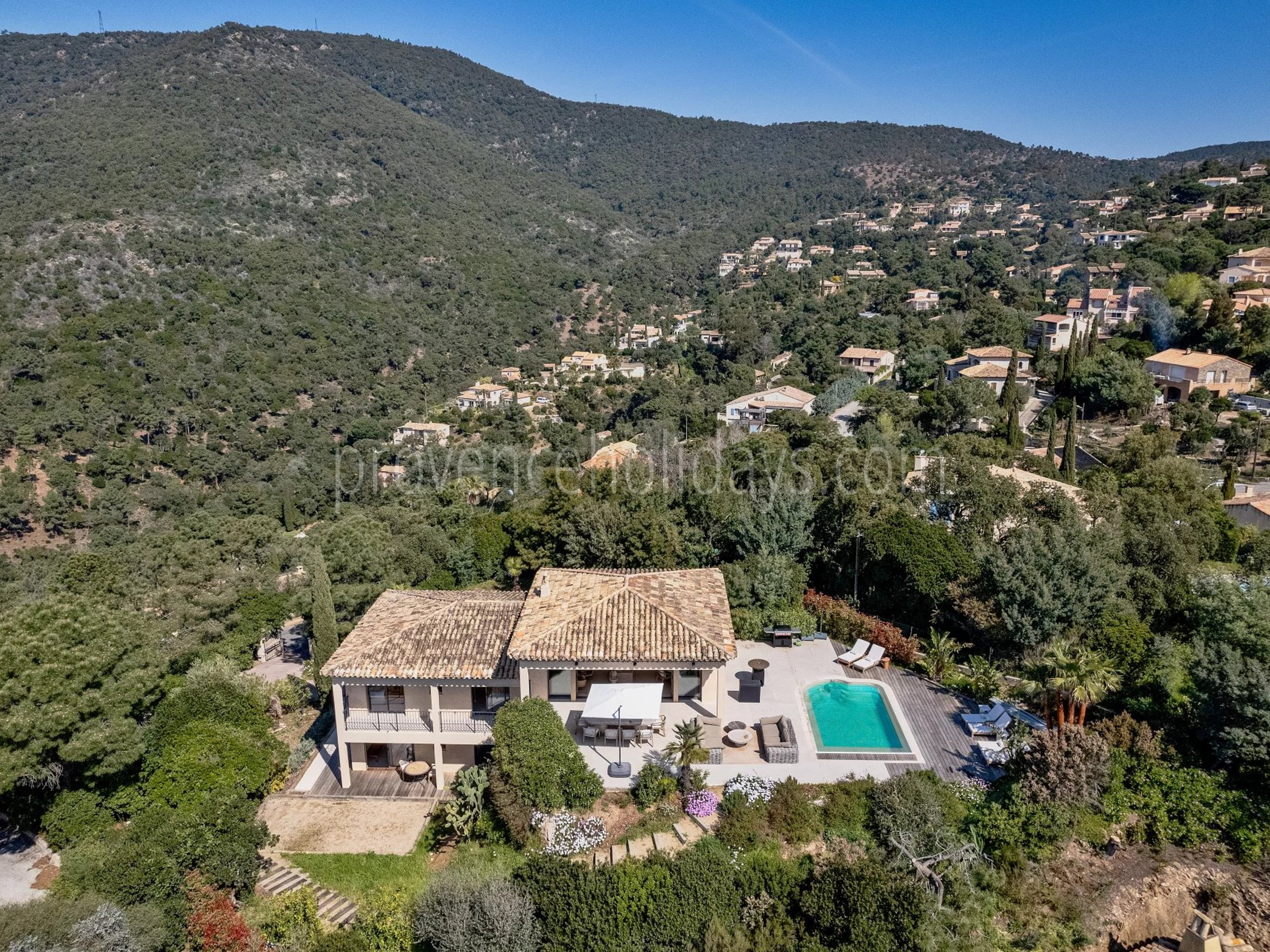 14 - Gerenoveerde villa in Rayol-Canadel-sur-Mer: Villa: Exterior
