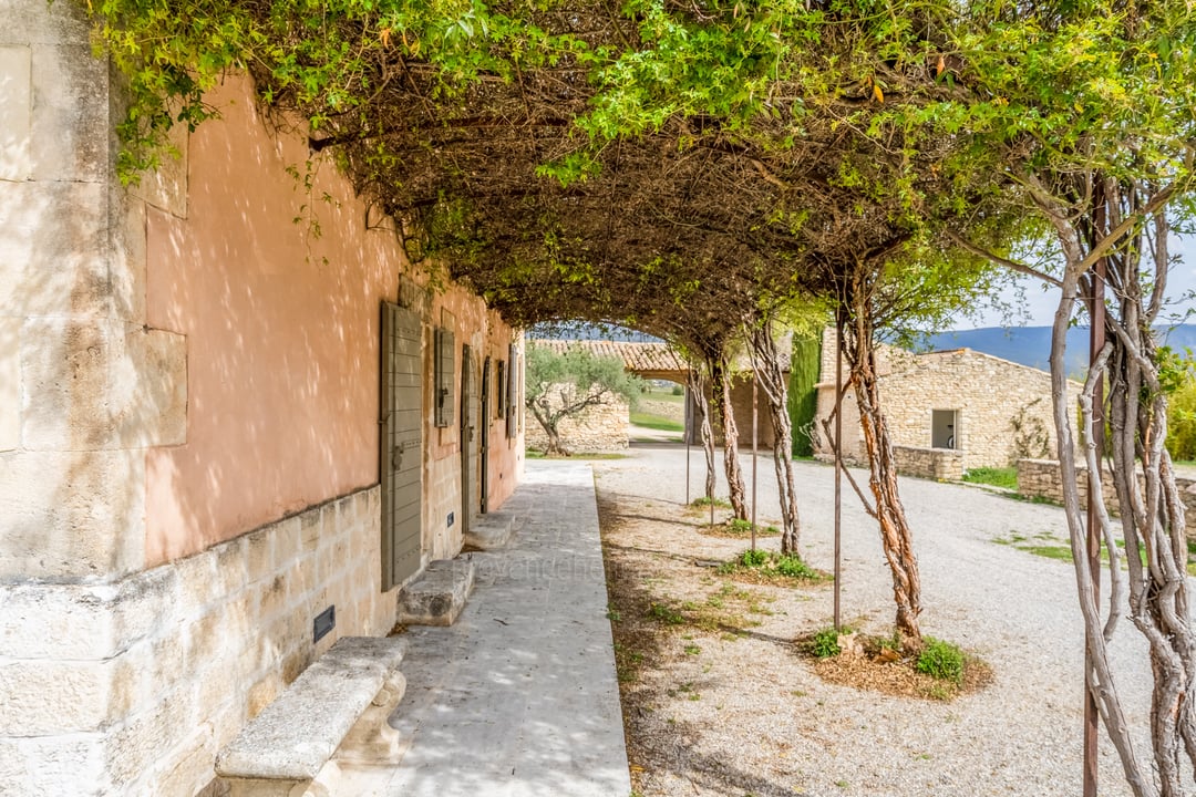 9 - La Petite Bastide des Sources: Villa: Exterior