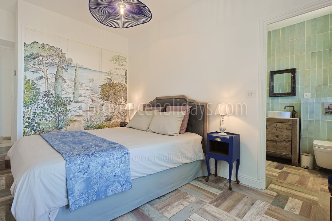 17 - Le Mas de la Garde: Villa: Bedroom