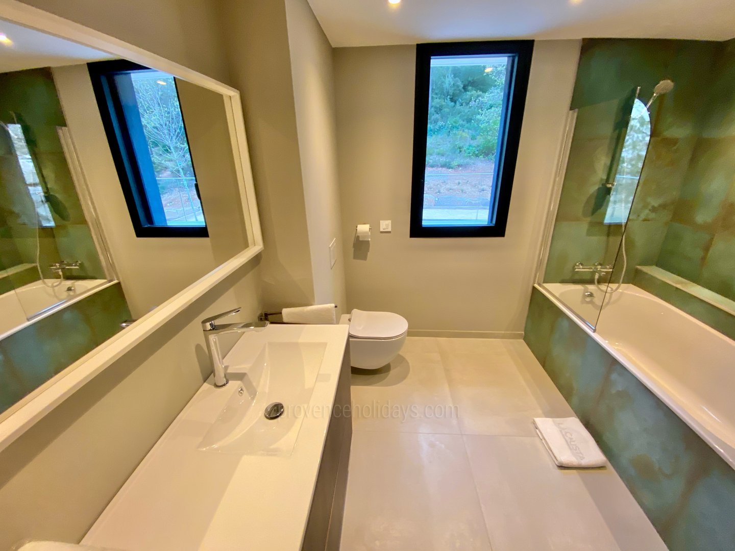 12 - Villa Calishia: Villa: Bathroom