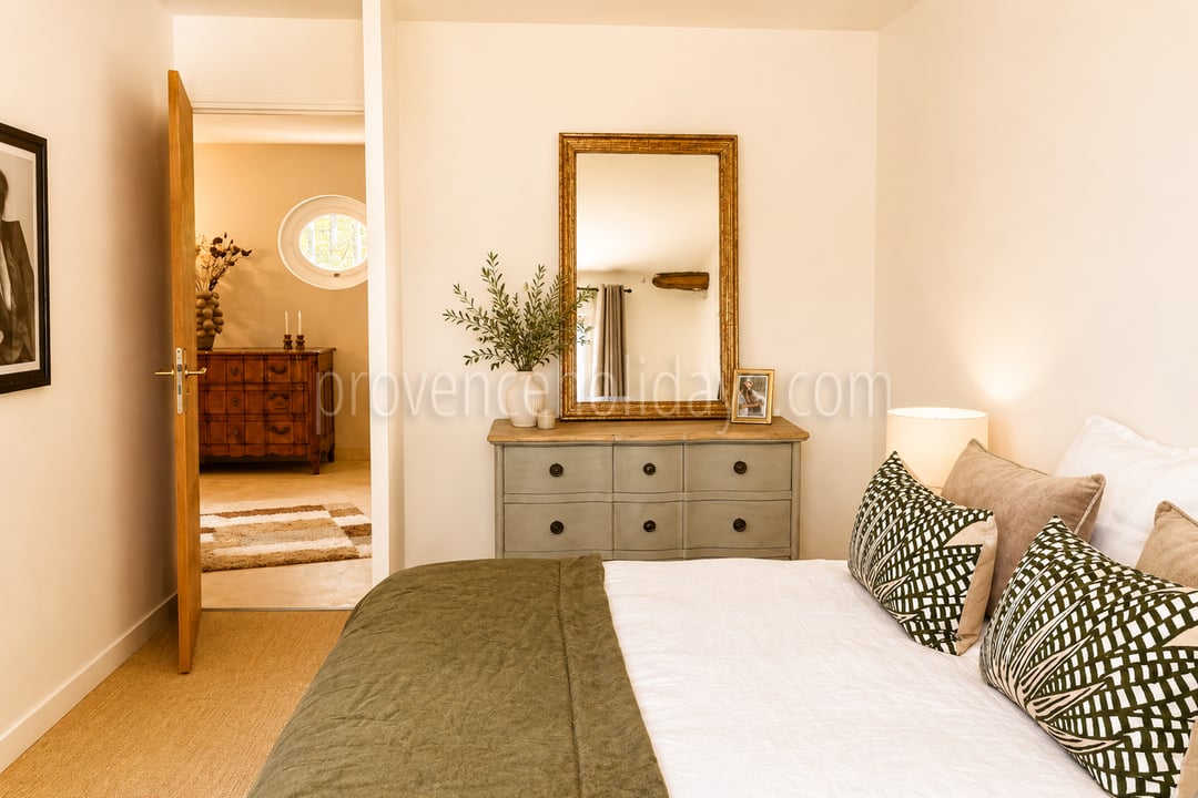 29 - Uitzonderlijke, gerenoveerde stenen boerderij: Villa: Bedroom