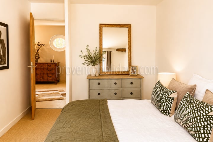 29 - Einzigartiges, renoviertes Bauernhaus aus Stein: Villa: Bedroom