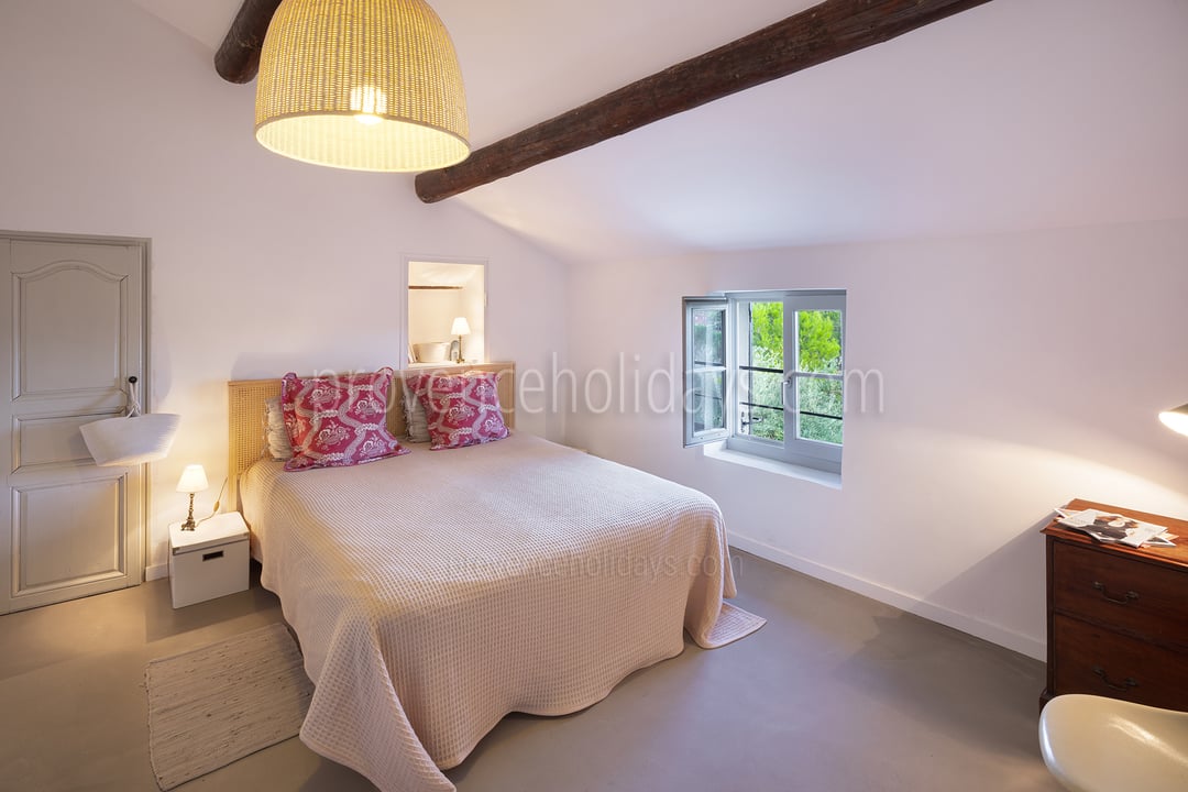 4 - Mas des Ocres: Villa: Bedroom