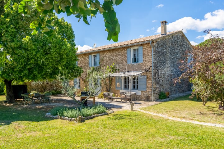 Superb farmhouse in the Roussillon countryside