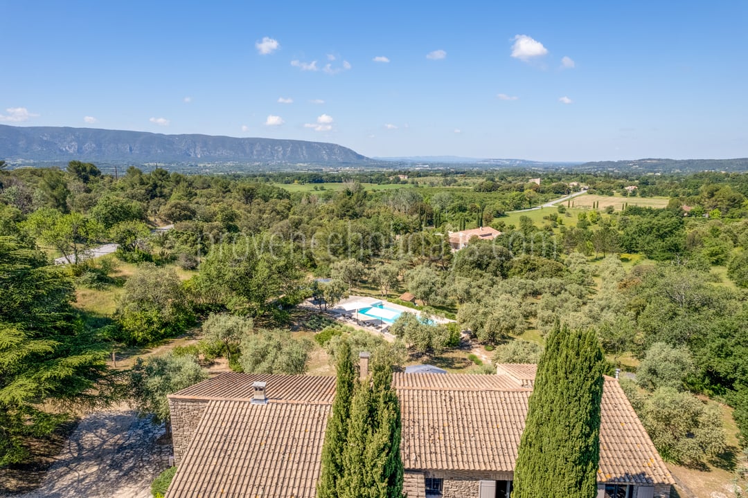 Villa avec piscine à Gordes 7 - Villa Pantaléon: Villa: Exterior