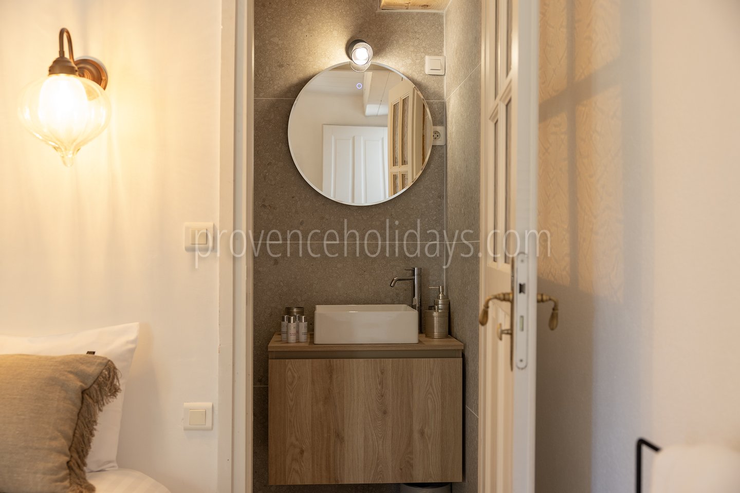 42 - Mas du Carlet: Villa: Bathroom