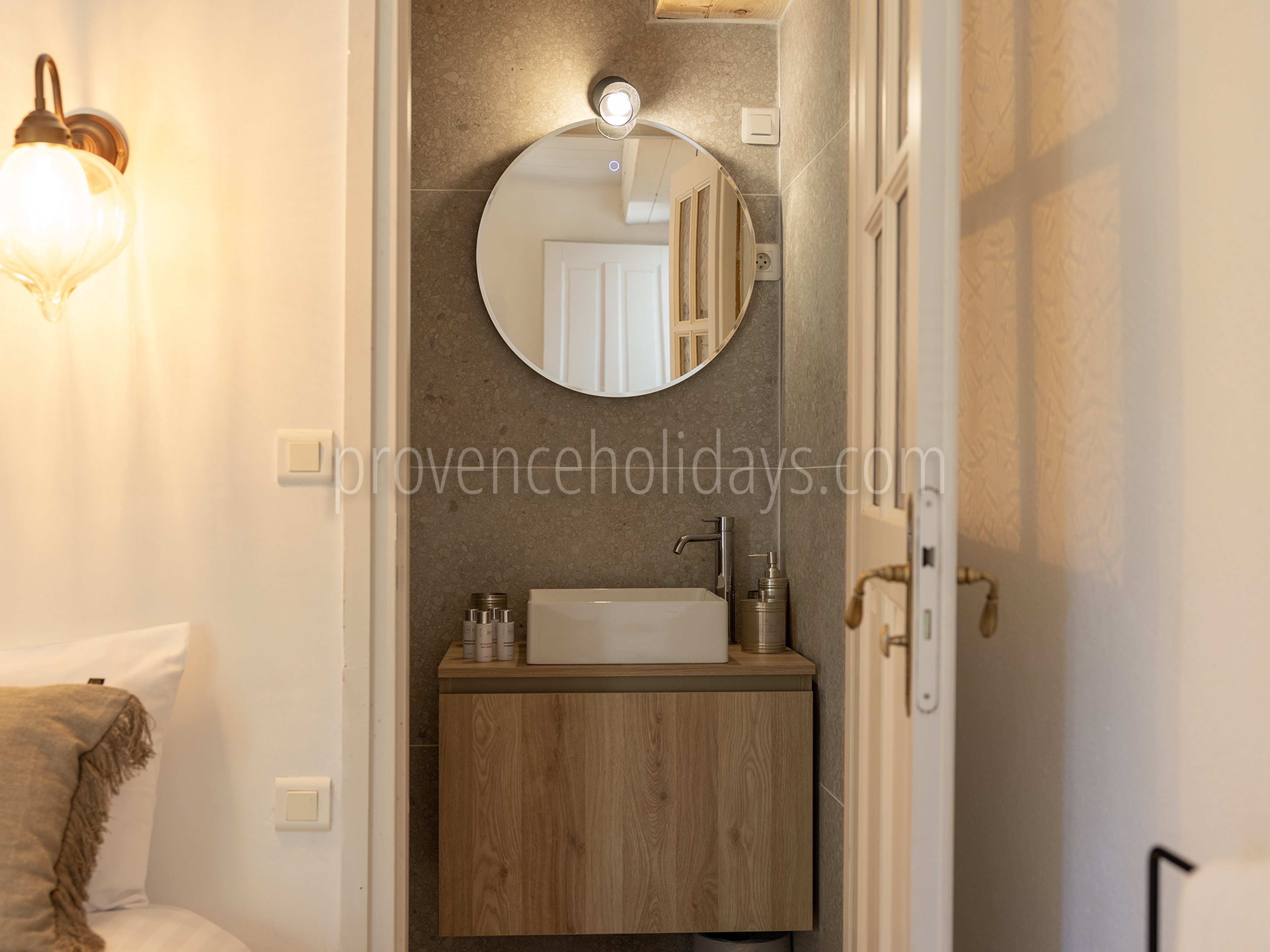42 - Mas du Carlet: Villa: Bathroom