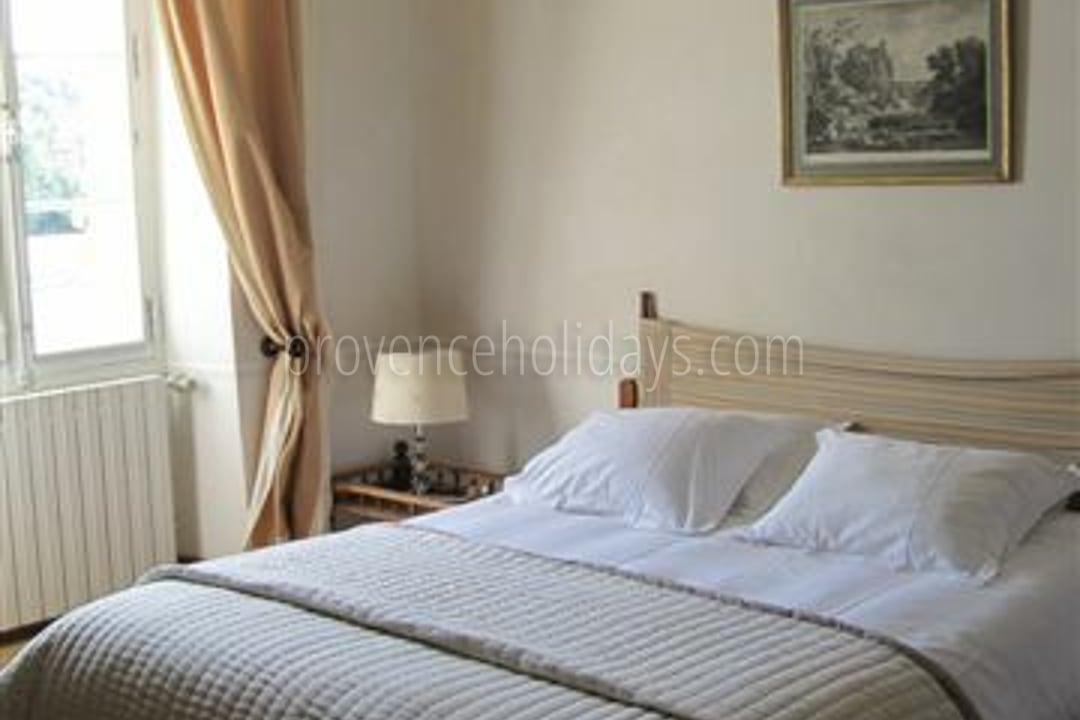 46 - Mas Lambesc: Villa: Bedroom