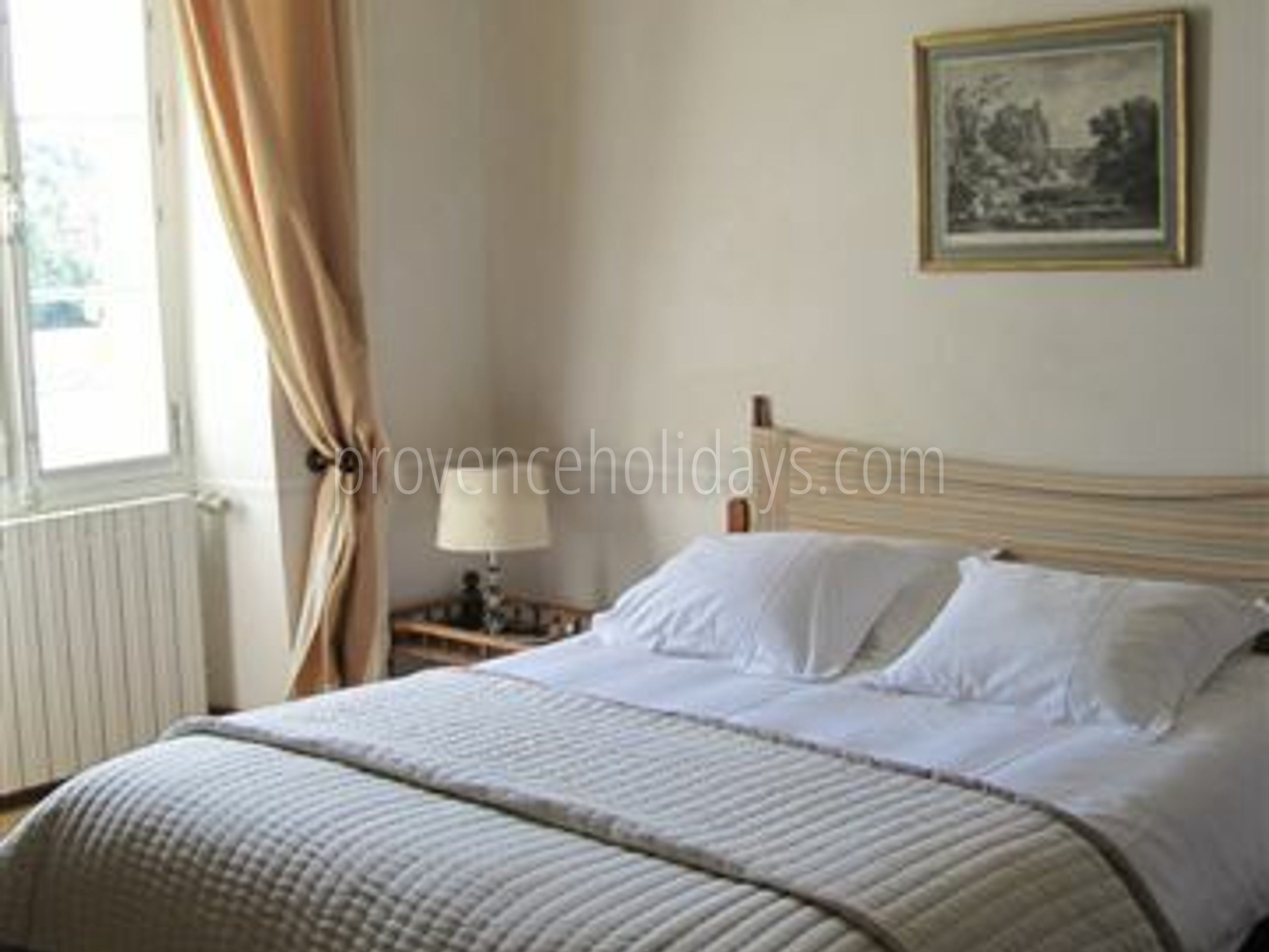 46 - Mas Lambesc: Villa: Bedroom