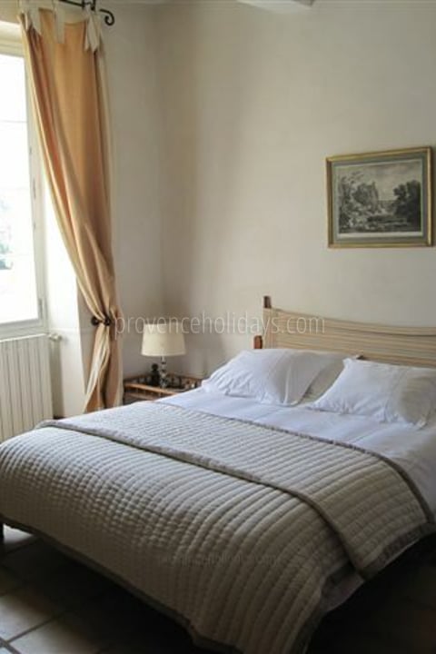 46 - Mas Lambesc: Villa: Bedroom