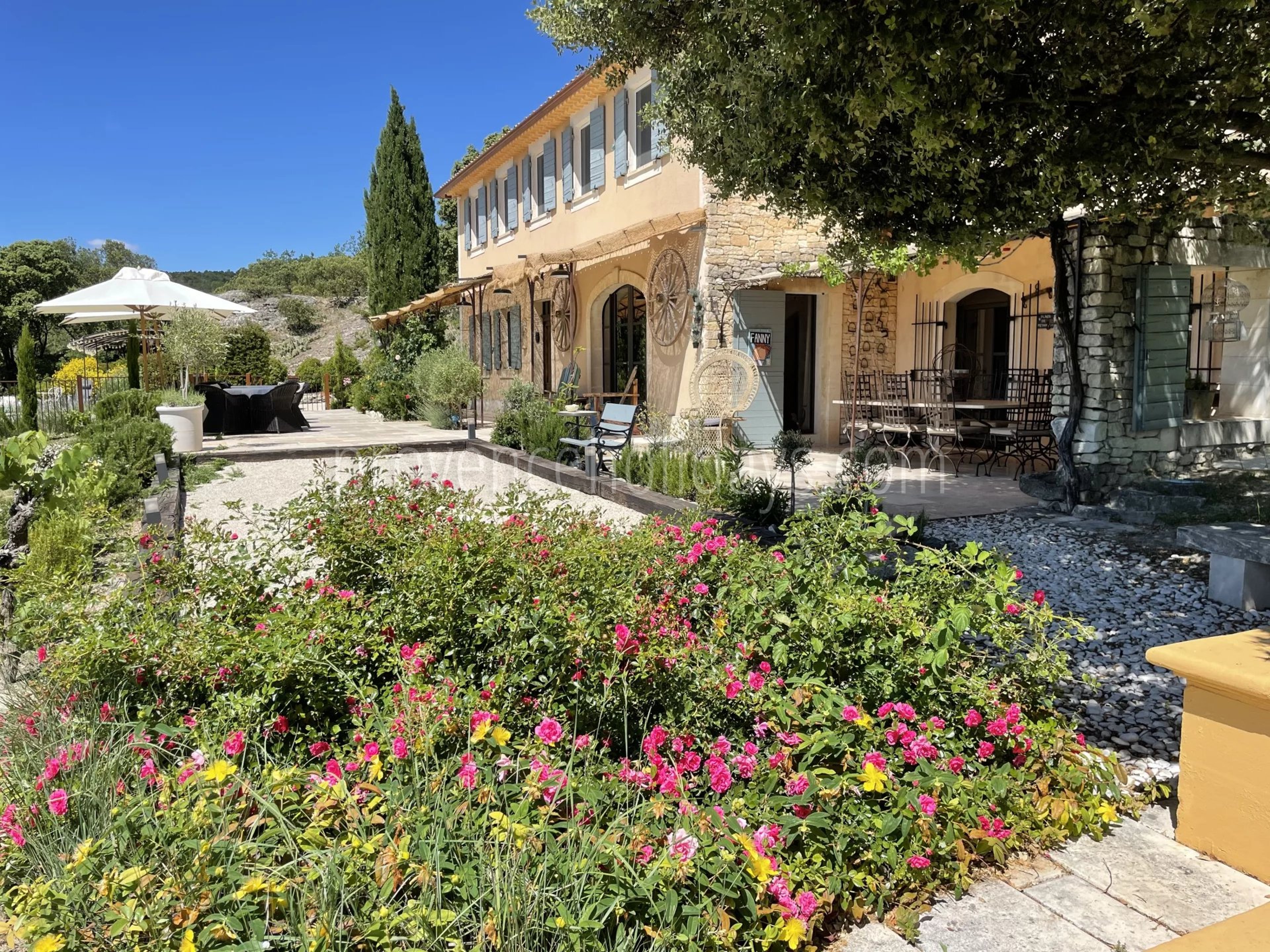 1 - Bastide with lavender in Gordes: Villa: Exterior
